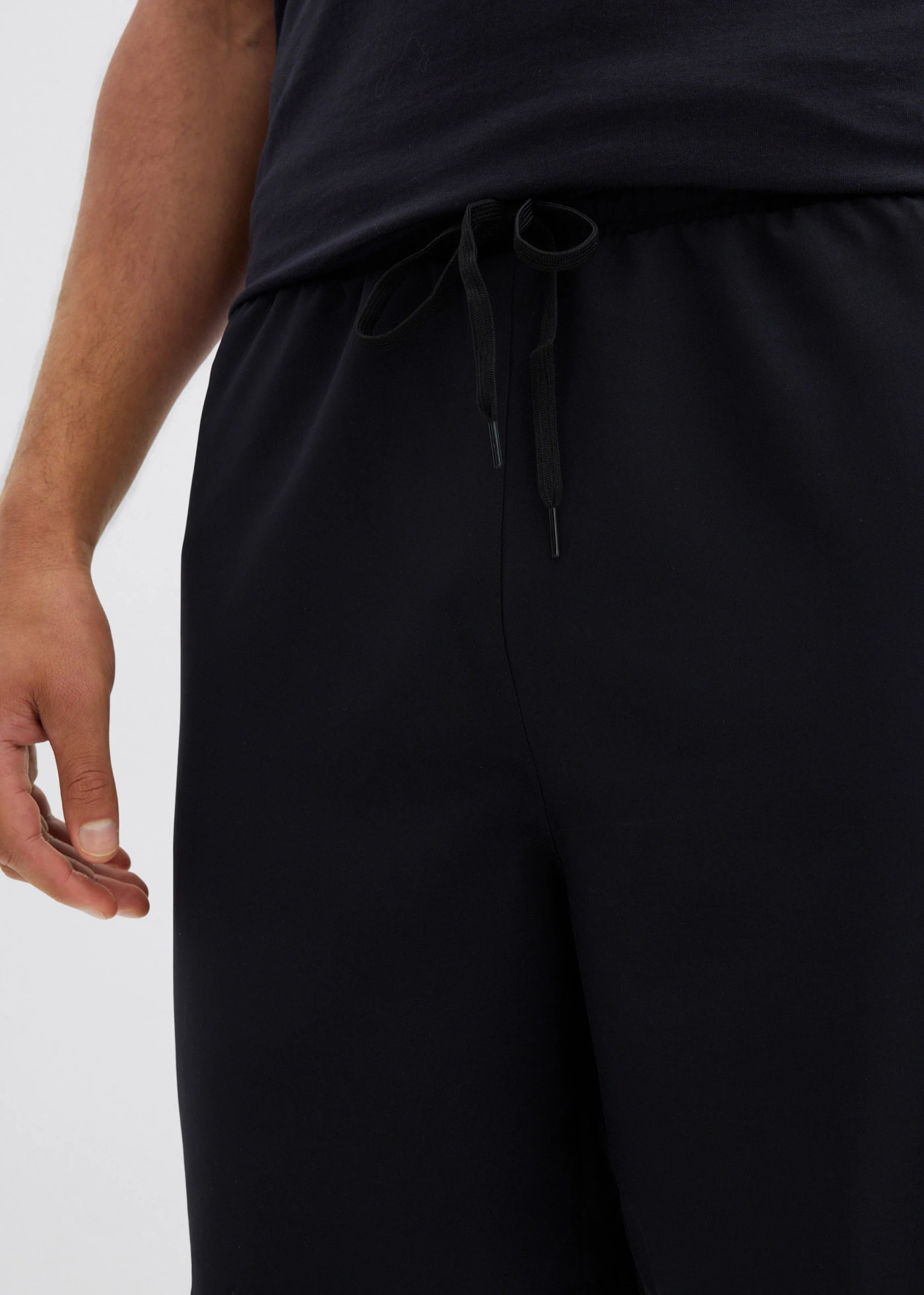 Pantaloni scurți sport din material subțire, pentru bărbați • negru • magazin bonprix