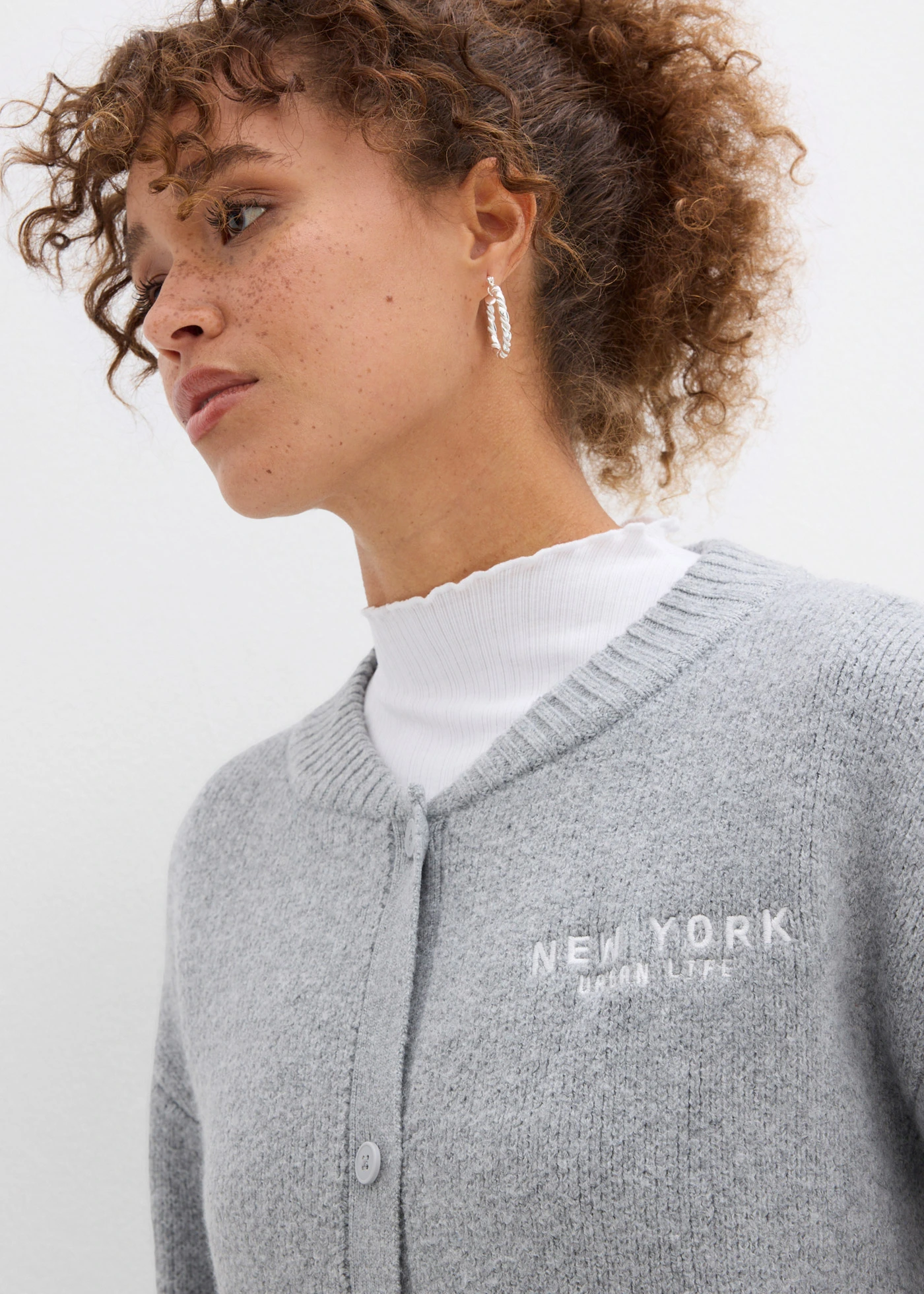 Oversize-pletený sveter • svetlosivá melírovaná/biela • obchod bonprix