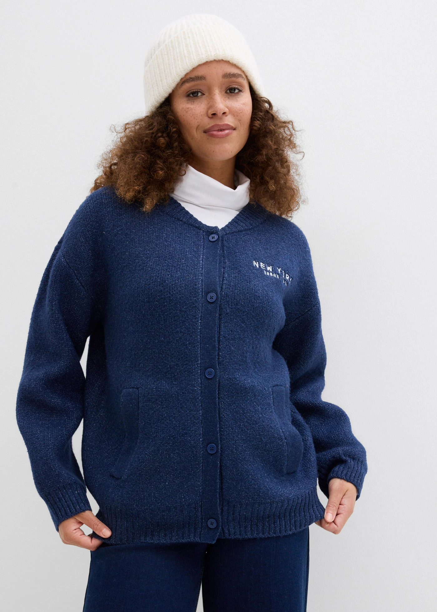 Oversize-pletený sveter • tmavomodrá/biela • obchod bonprix