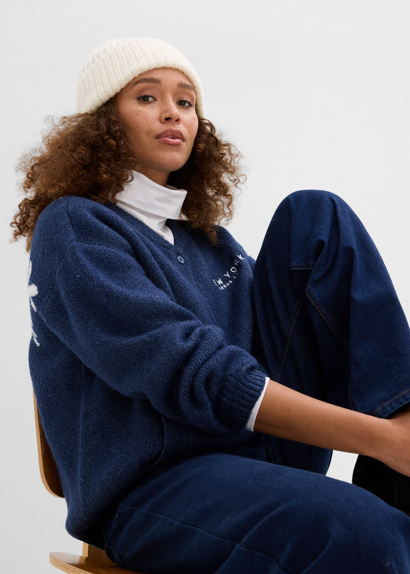 Jachetă tricotată oversize • bleumarin/alb • magazin bonprix