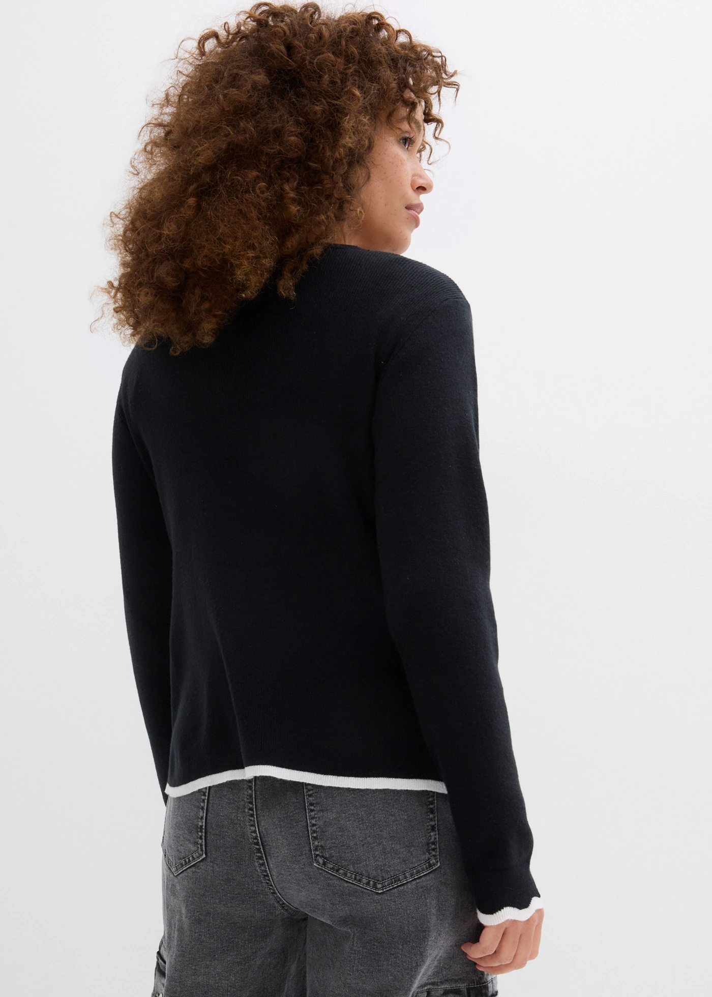 Gebreid shirt met contrasterende onderrand • zwart/wit • bonprix online shop