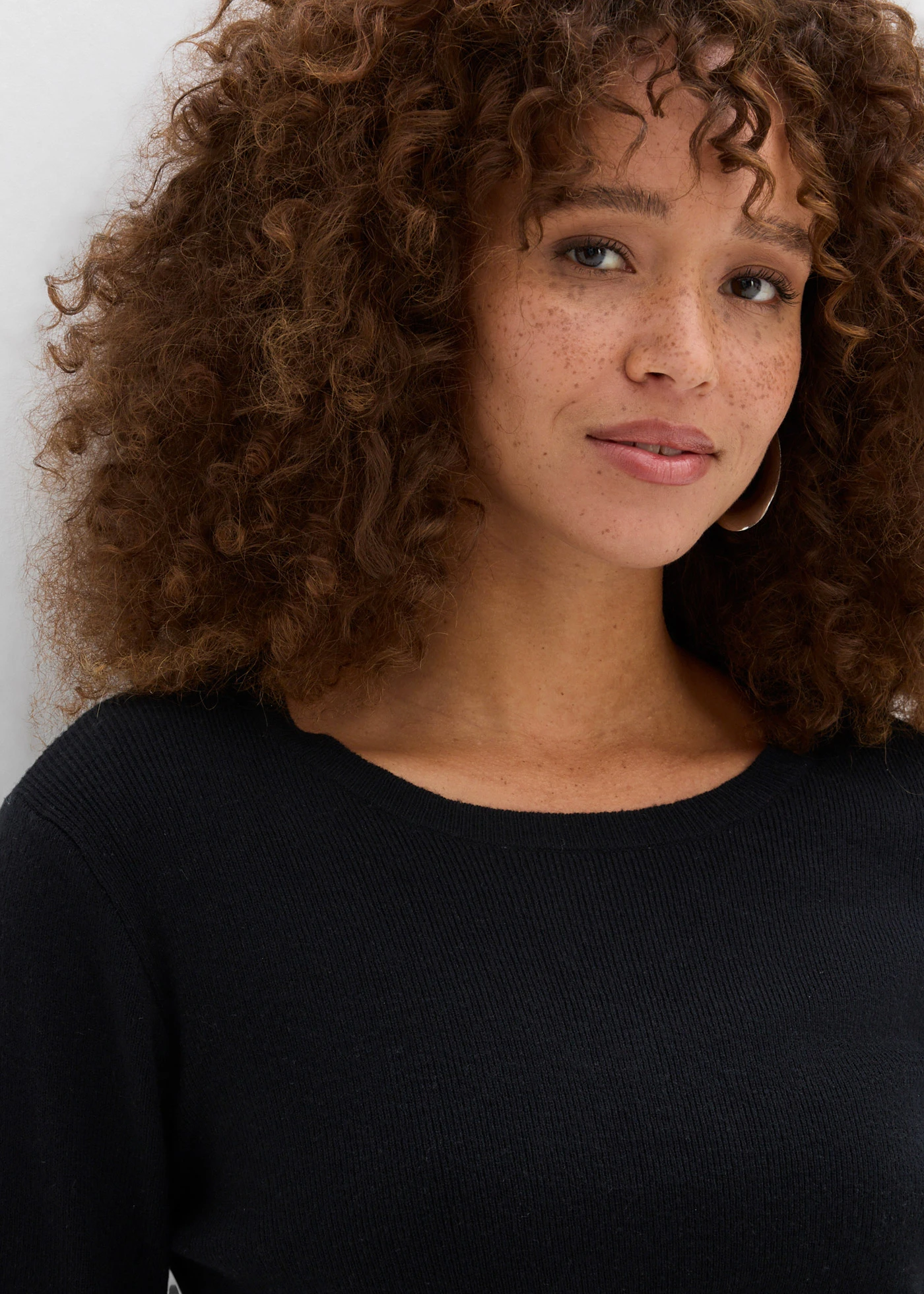 T-shirt en maille à base contrastante • noir/blanc • Boutique bonprix