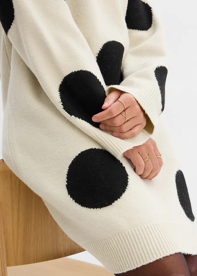 Oversized gebreide jurk met stippen • écru-zwart gestippeld • product-page.page-title-suffix