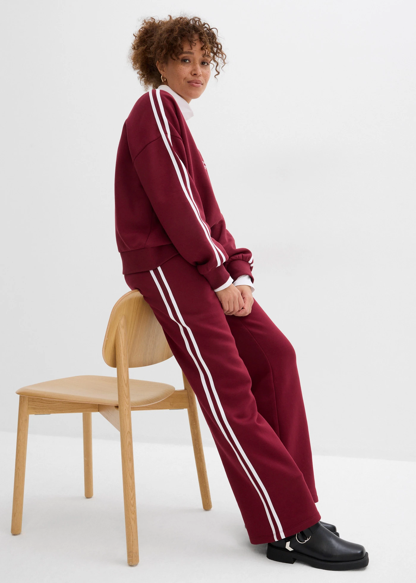 Sweatpants in een zachte katoenmix • esdoornrood-wit • bonprix online shop