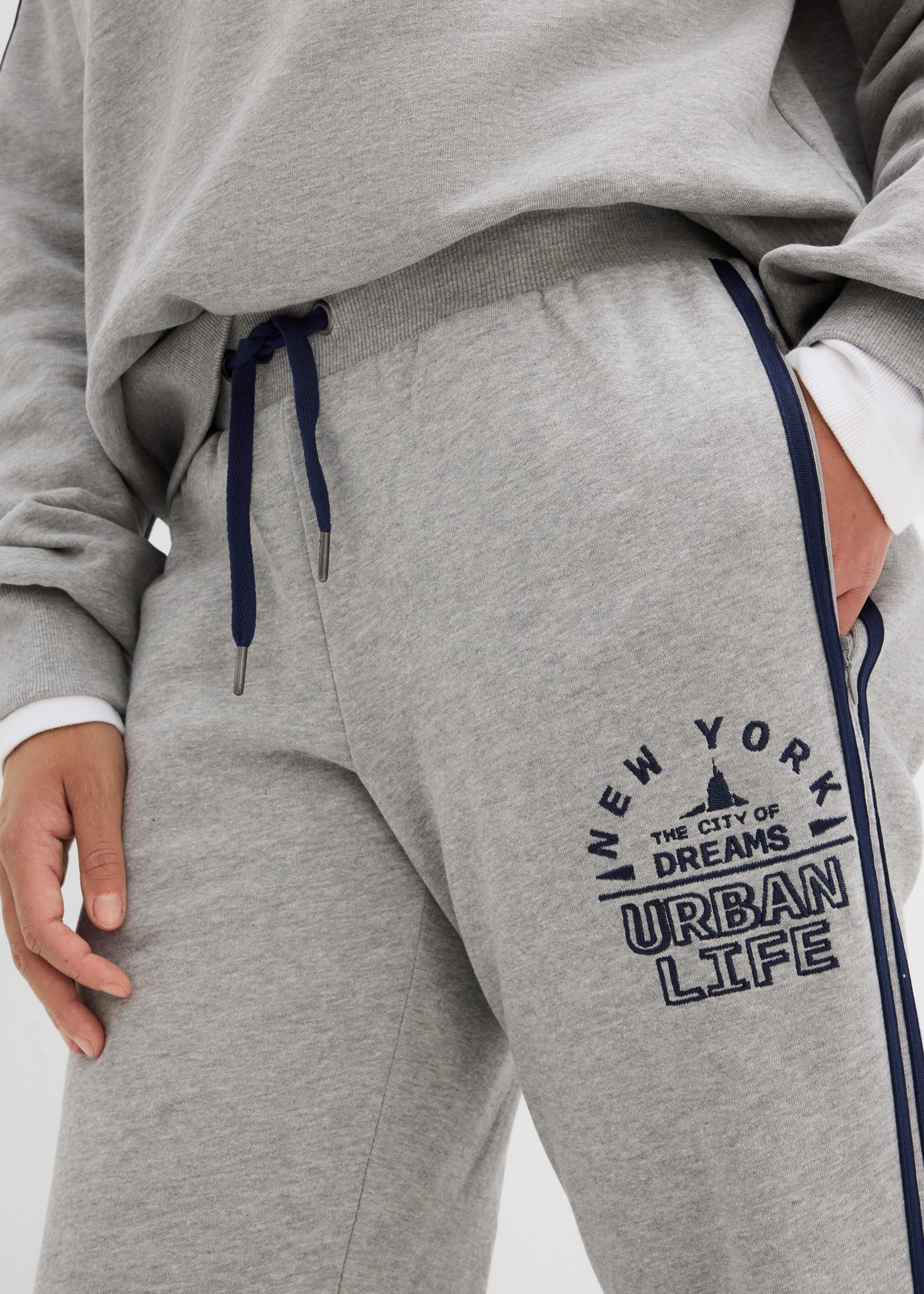Sweatpants in een zachte katoenmix • lichtgrijs gemêleerd-donkerblauw • bonprix online shop