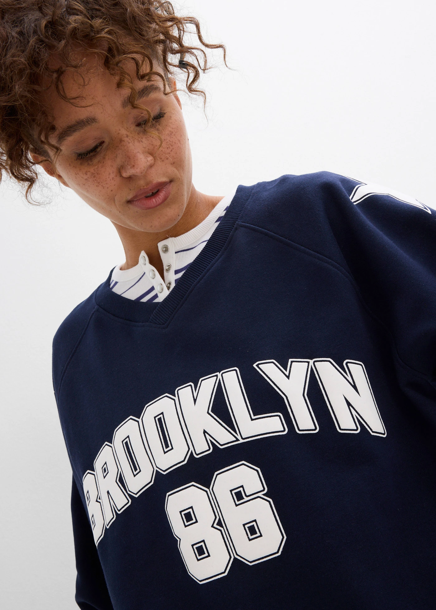 Sweat-shirt oversize et doux • bleu foncé-blanc imprimé • Boutique bonprix