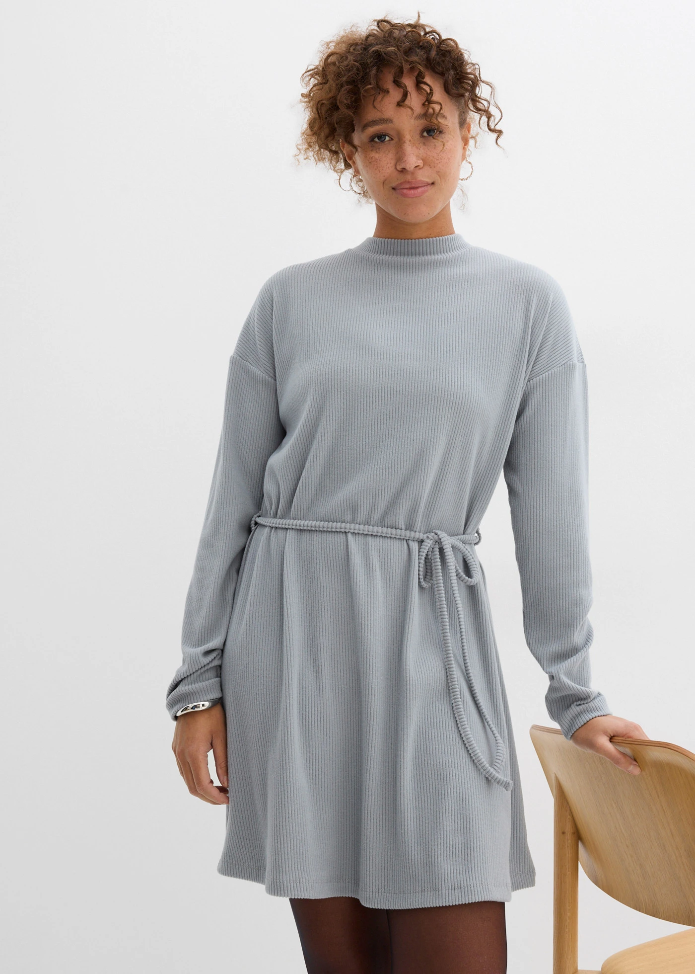 Mini jurk van geribd materiaal • grijs/wit • bonprix online shop