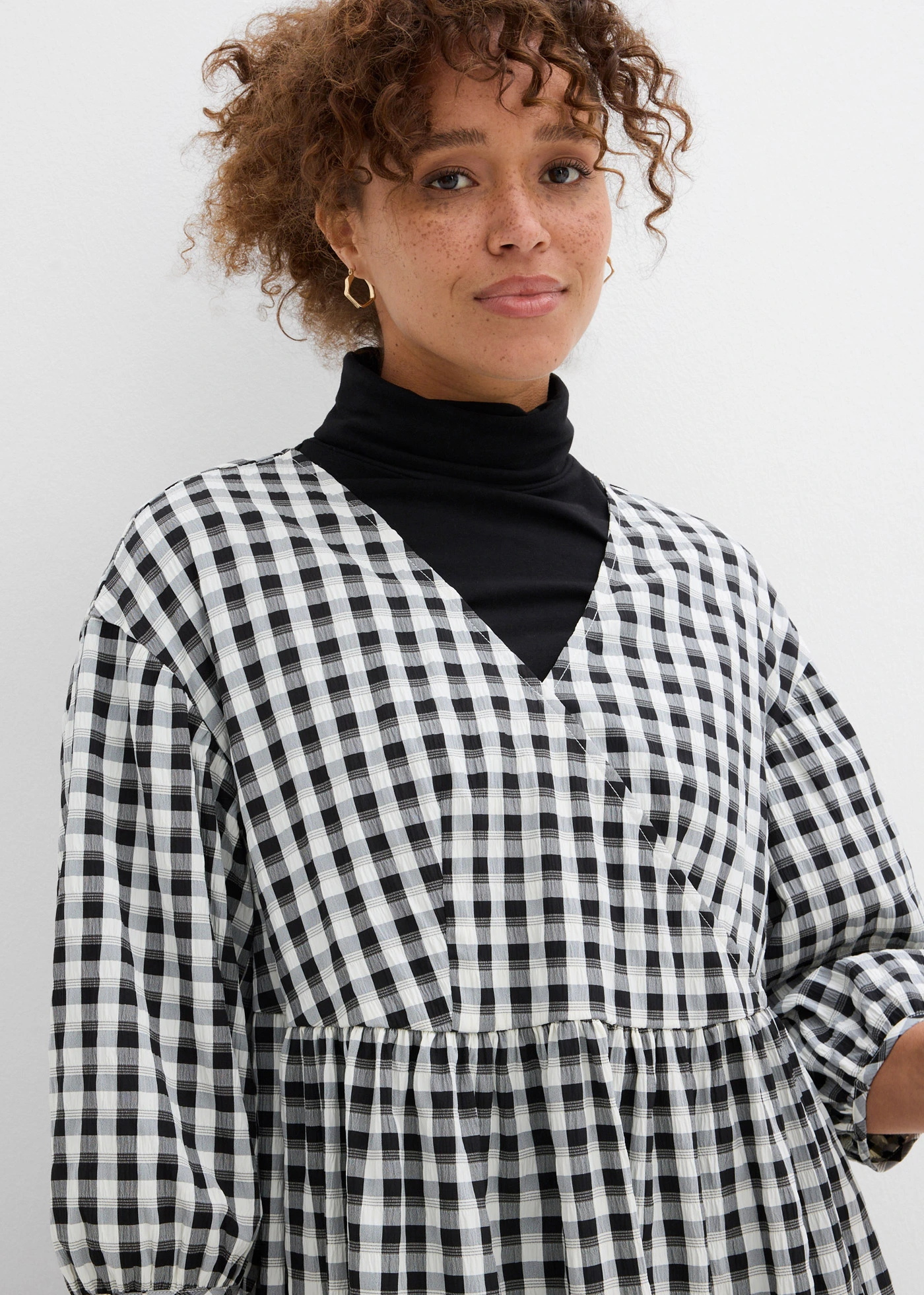 Midi šaty oversize • čierna/biela károvaná • obchod bonprix