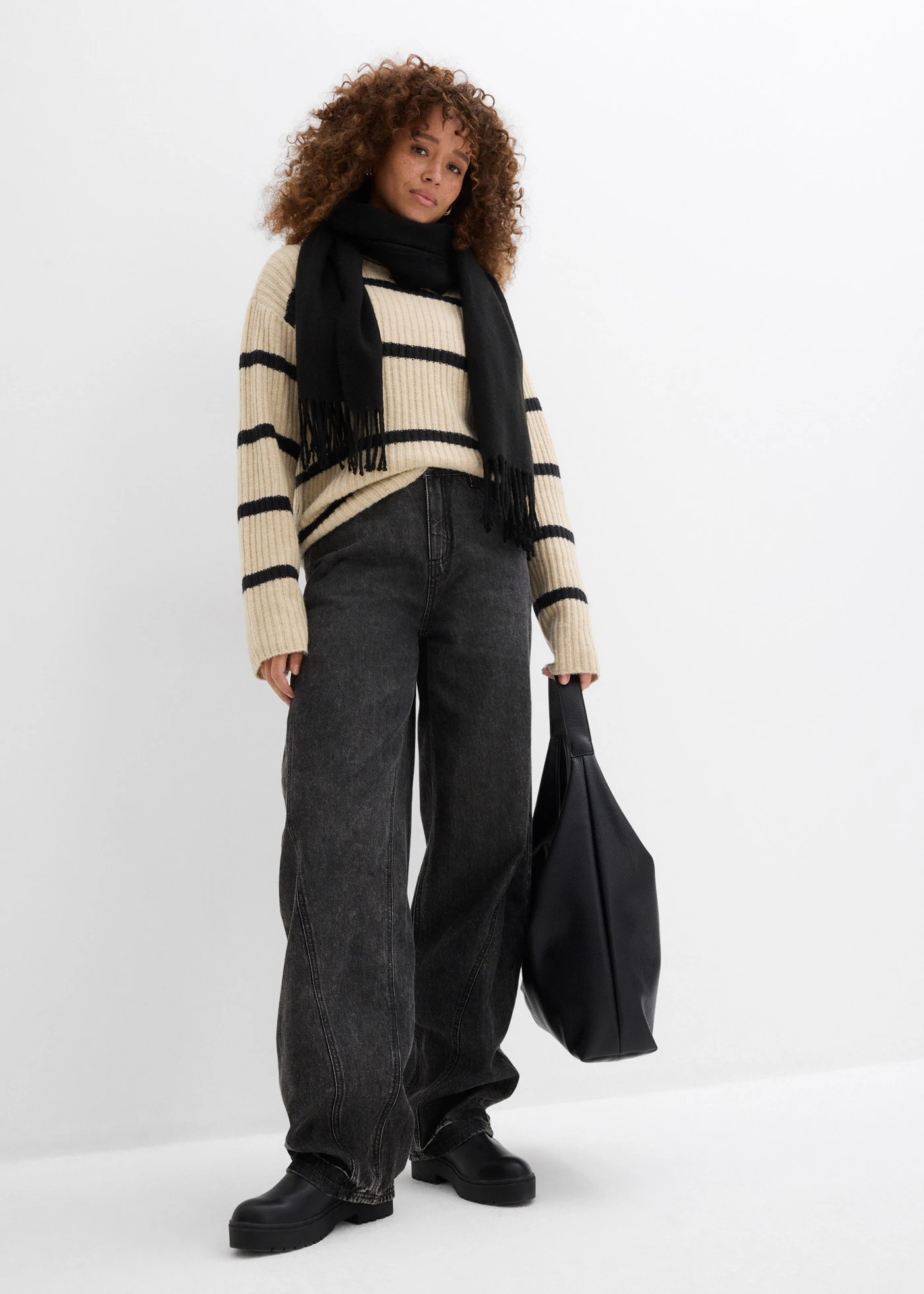 Dżinsy o kroju balloon, mid waist • czarny denim "used" • sklep bonprix