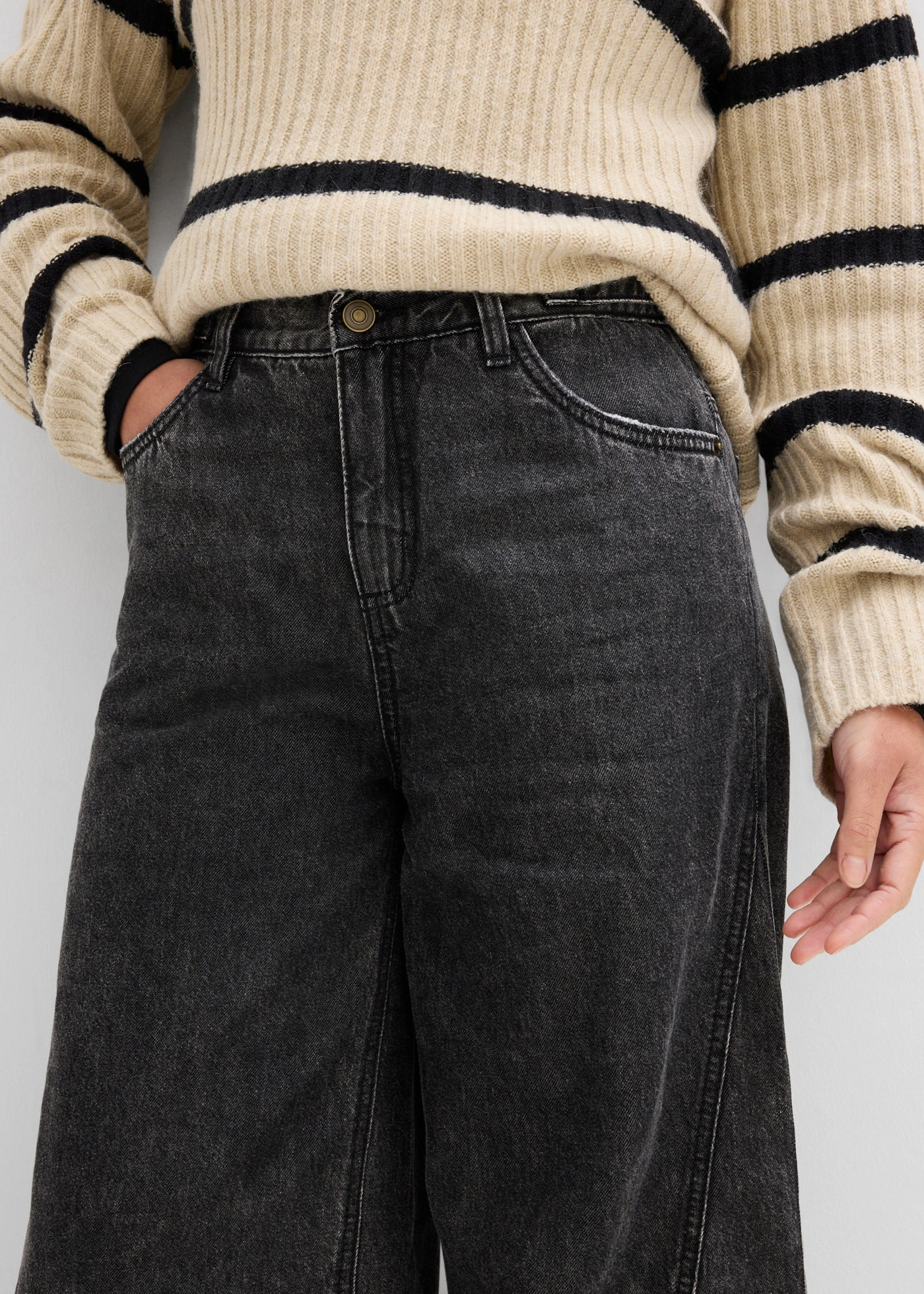 Blugi largi tip balon, talie medie • negru denim uzat • magazin bonprix