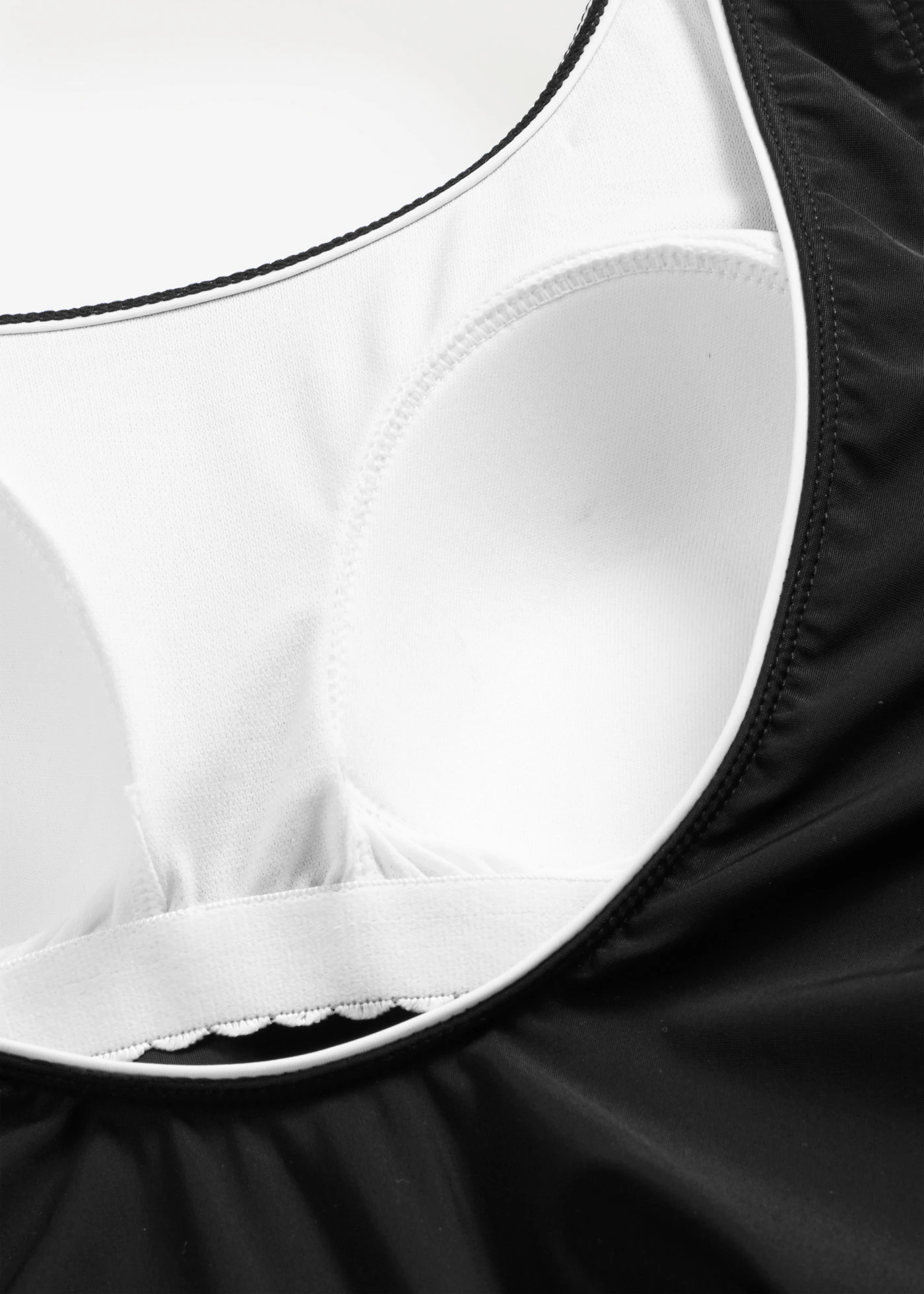 Licht corrigerend badpak met siernaden • zwart/wit • bonprix online shop