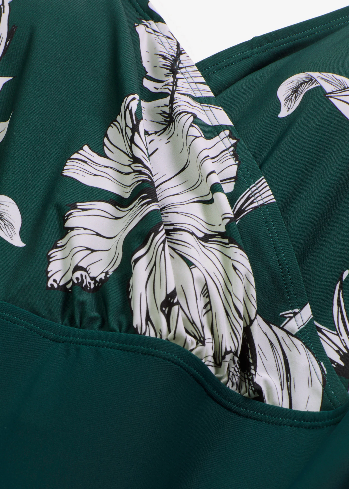 Costum de baie cu decolteu în V, cu efect de modelare ușor • verde profund • magazin bonprix