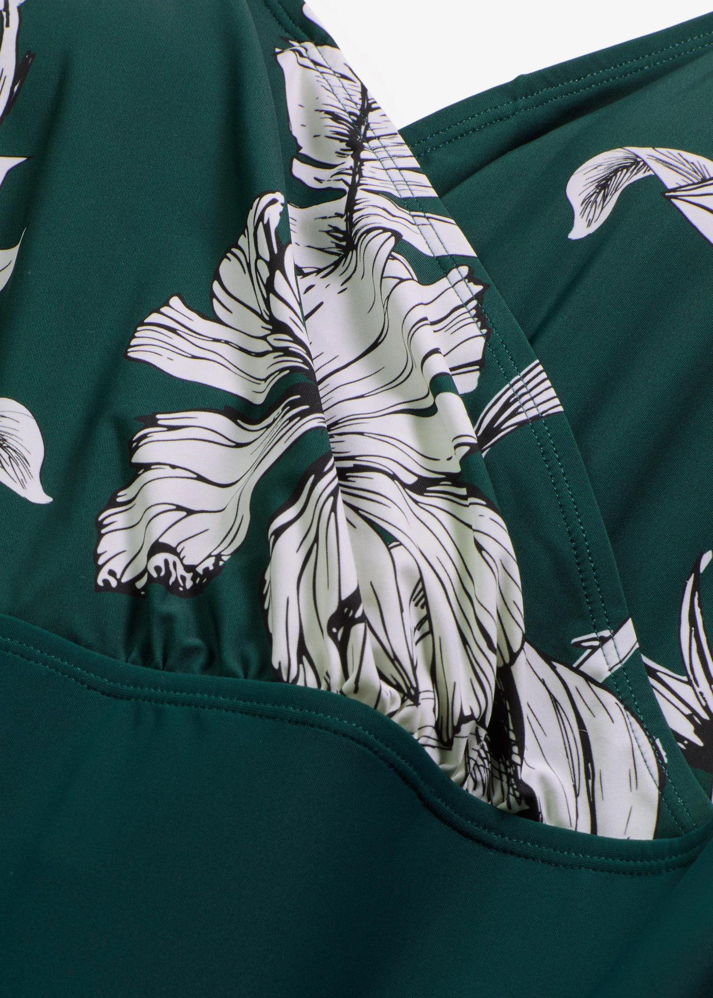 Maillot 1 pièce sculptant à col en V, maintien léger • vert profond • Boutique bonprix