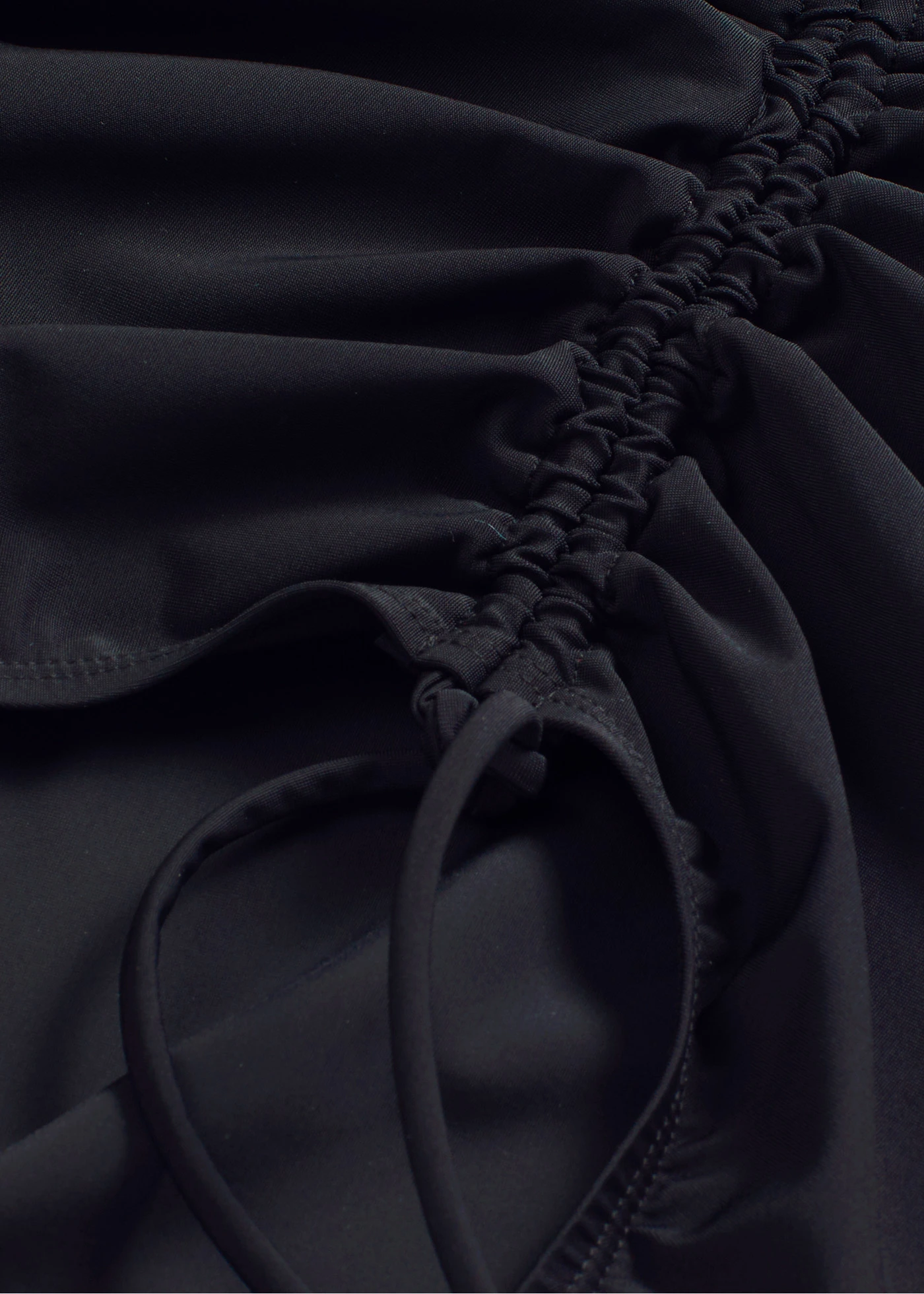 Jednodielne plavky, sťahovacie, so šnurovačkou • čierna • obchod bonprix