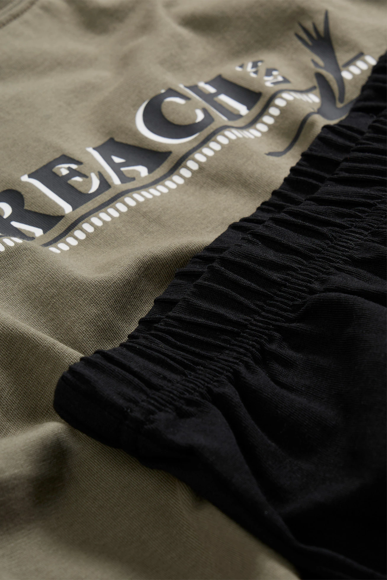 Krátke pyžamo s mäkkou bavlnou • bahnovo zelená + čierna • obchod bonprix