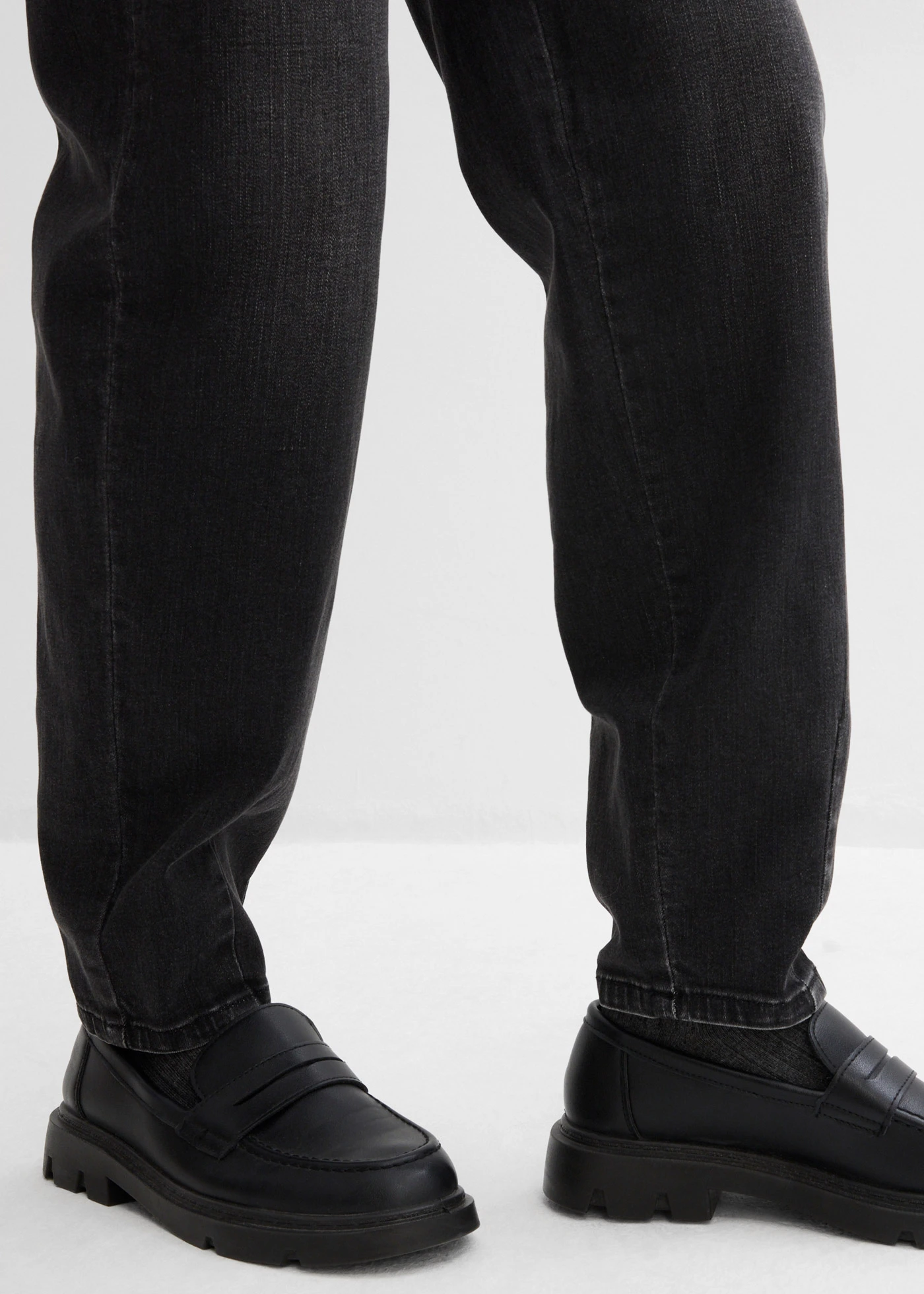 Barrel jeans met high waist en biologisch katoen • zwart denim used • bonprix online shop