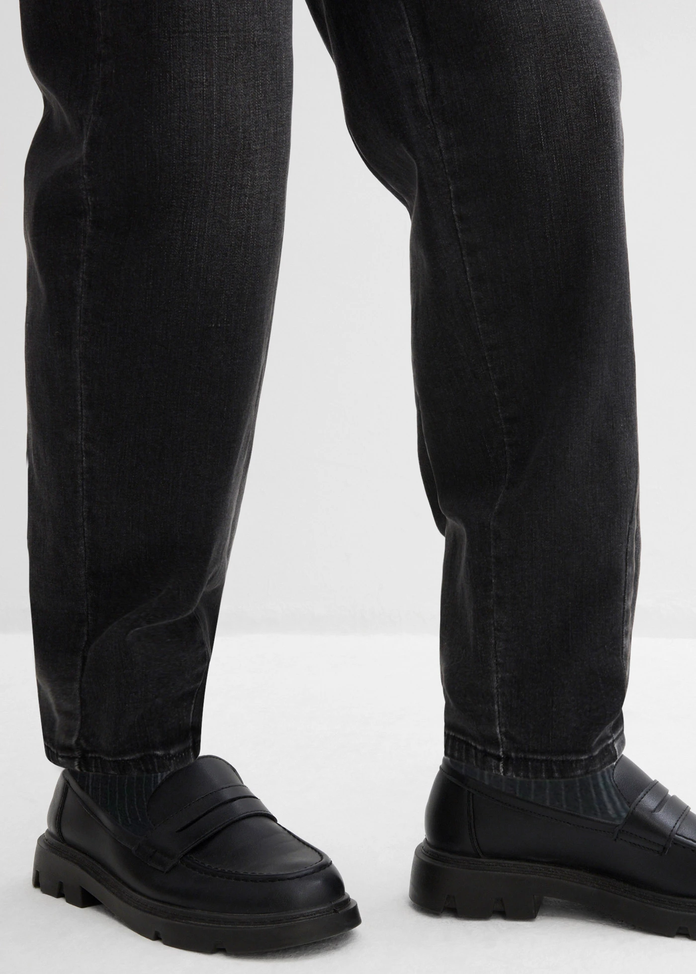 Blugi model barrel cu talie înaltă, bumbac organic • negru denim uzat • magazin bonprix