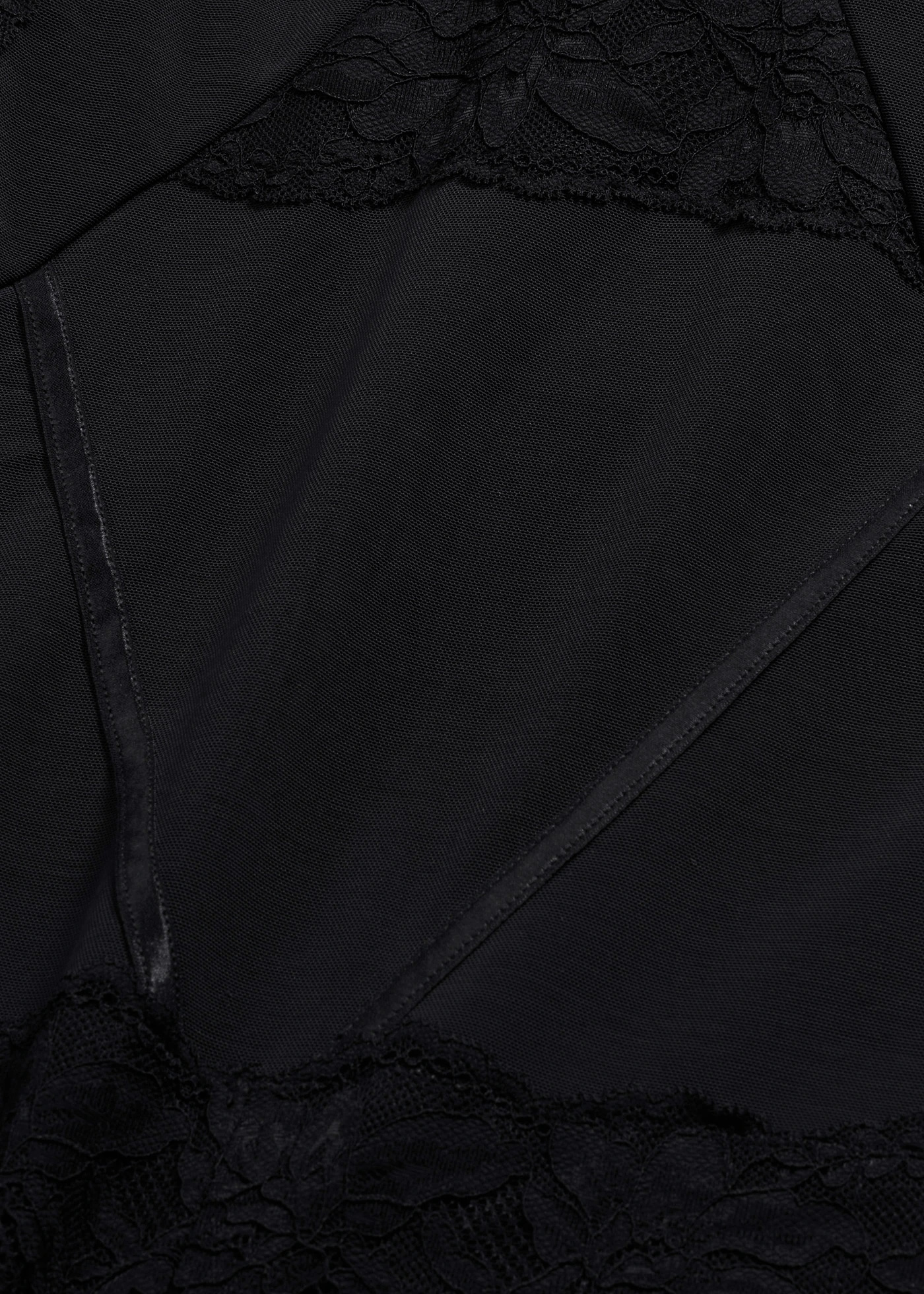 Licht corrigerende body met kant • zwart • bonprix online shop