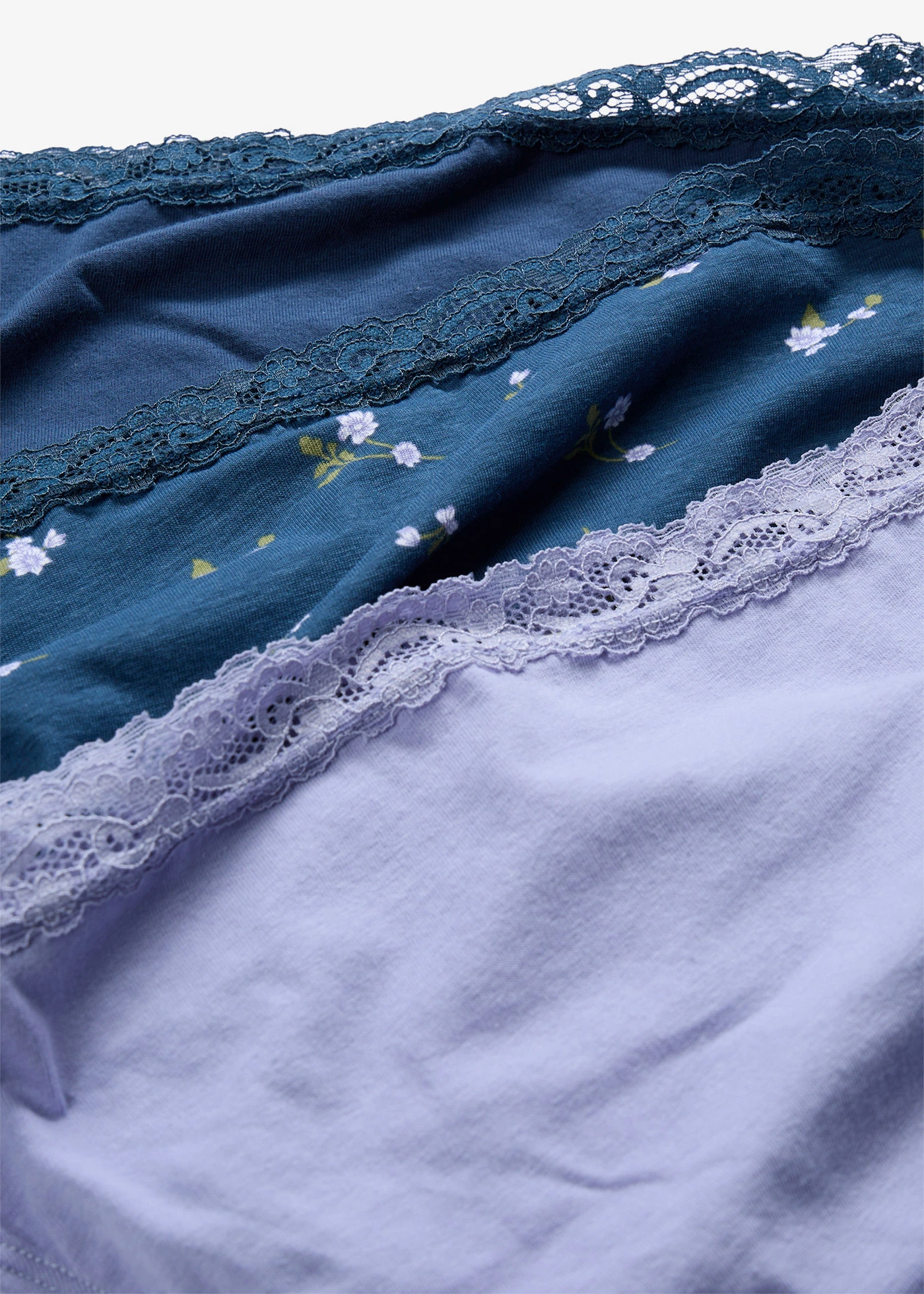 Lot de 5 slips doux • bleu profond + lavande clair + bleu profond floral • Boutique bonprix