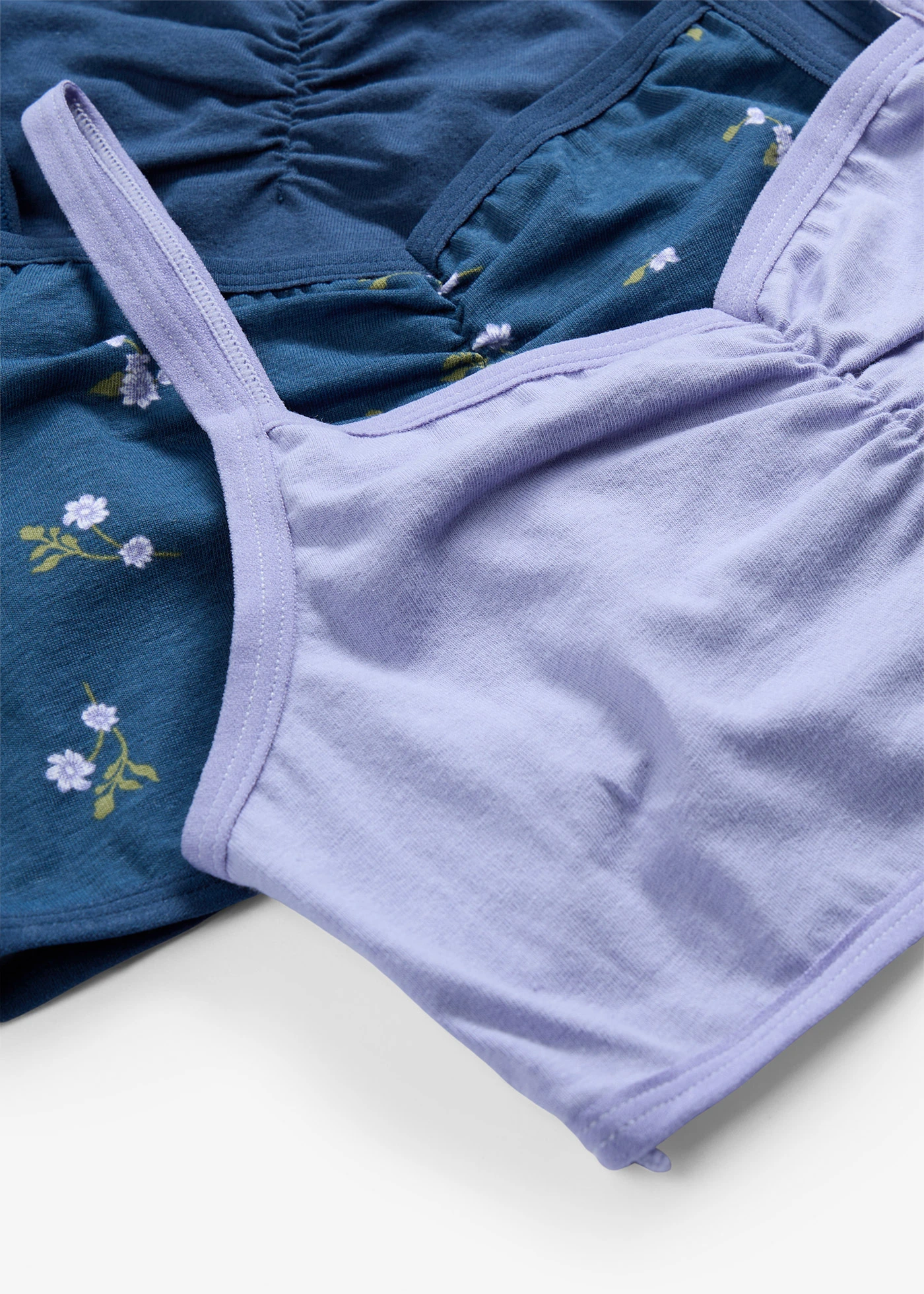 Lot de 3 brassières douces • bleu profond + lavande clair + bleu profond floral • Boutique bonprix