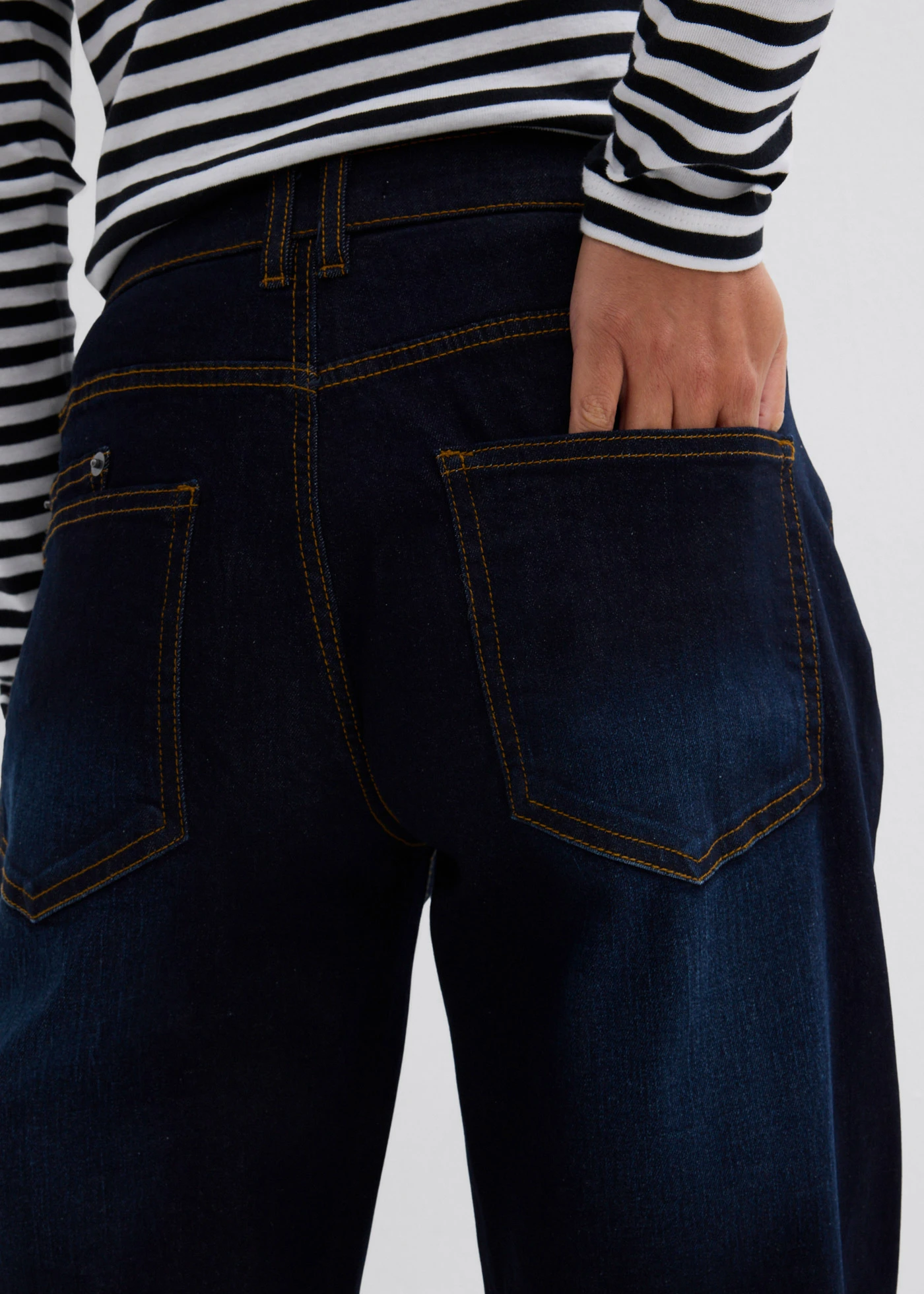 Dżinsy barrel, mid waist, ze stretchem • ciemnoniebieski denim "used" • sklep bonprix