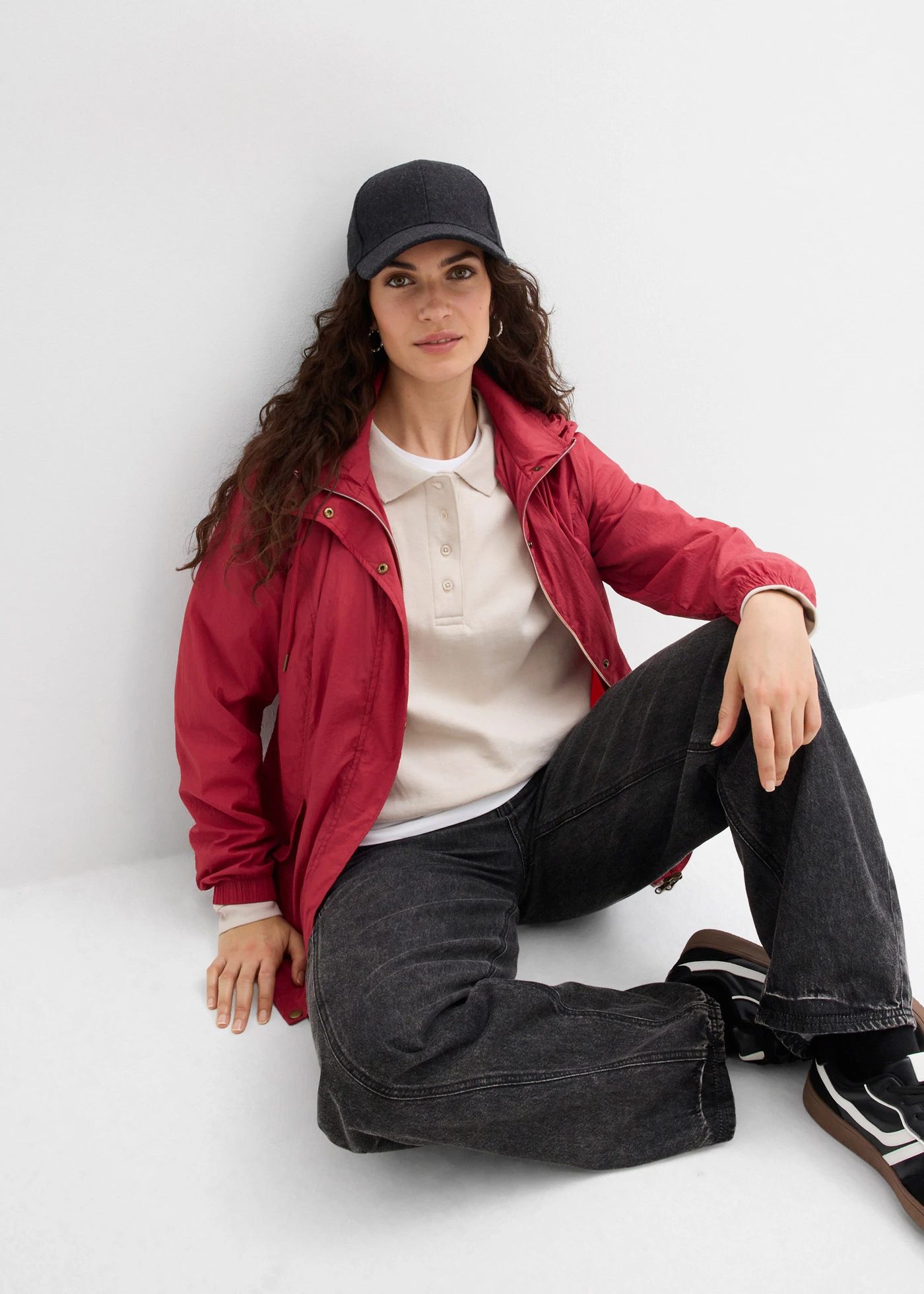 Parka très légère pour la mi-saison • rouge cerise • Boutique bonprix