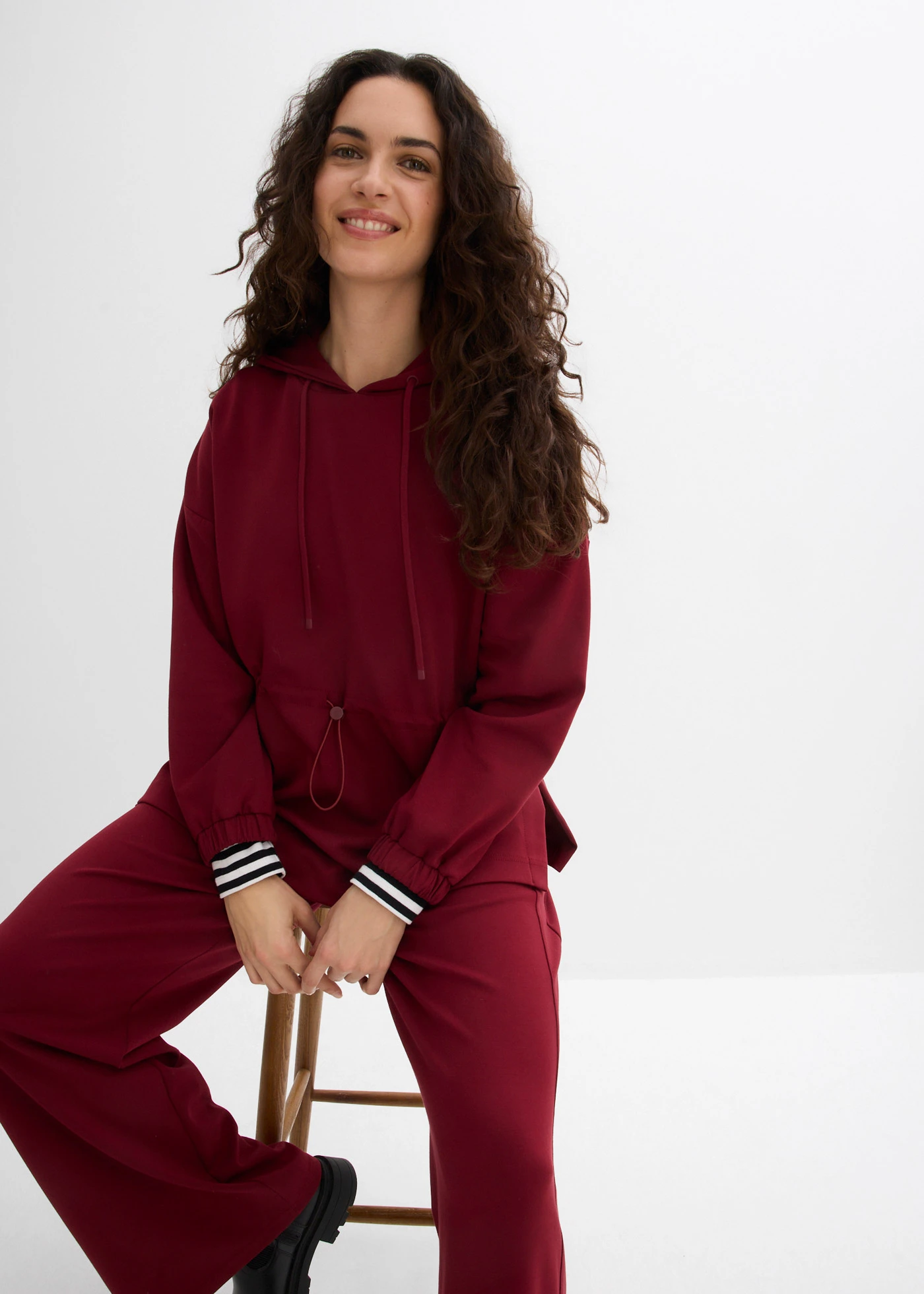 Oversize triko z měkkého materiálu scuba • rubínově červená • bonprix obchod