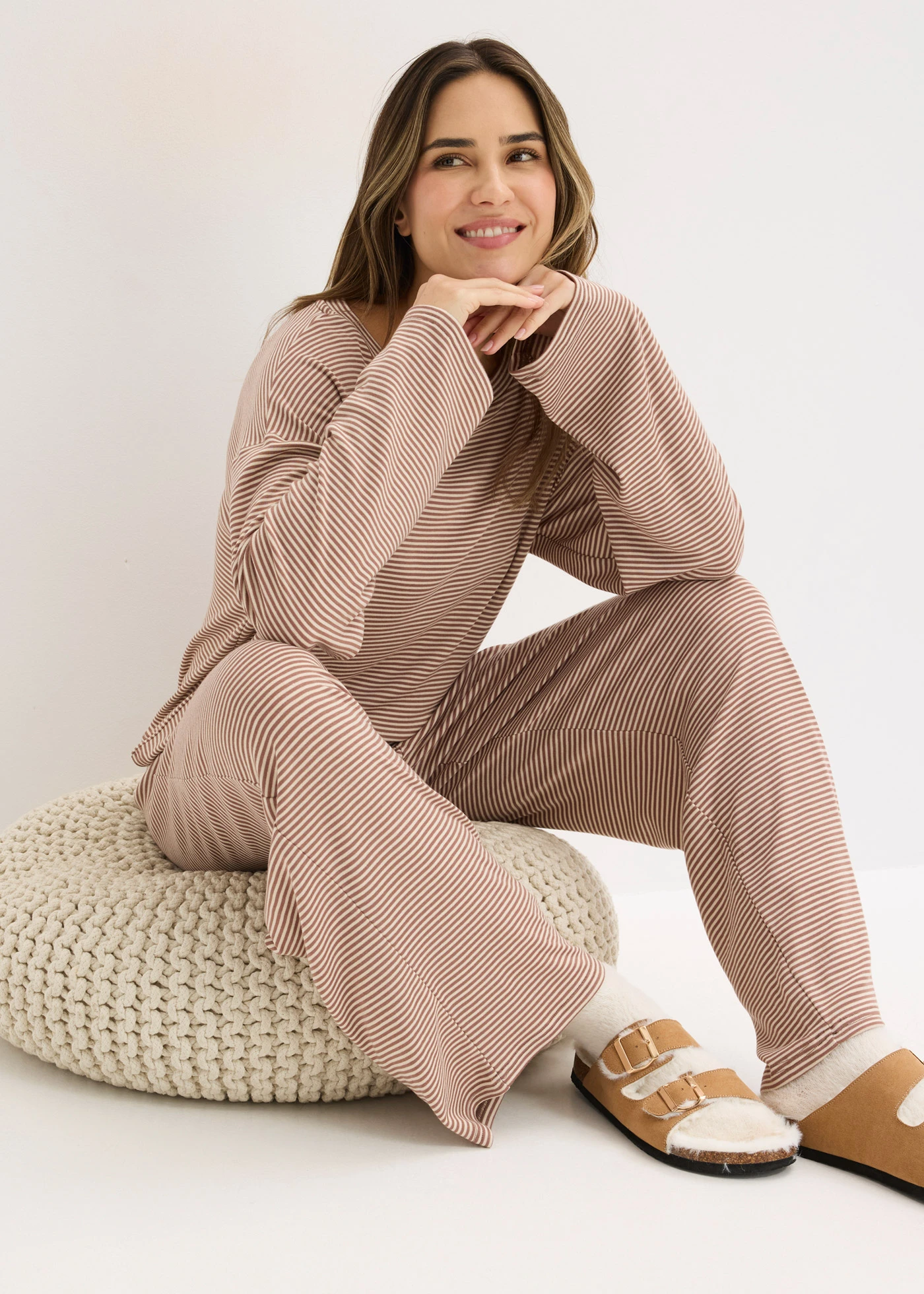 Oversized pyjama van zacht katoen • kastanjebruin-sandbeige gestreept • bonprix online shop