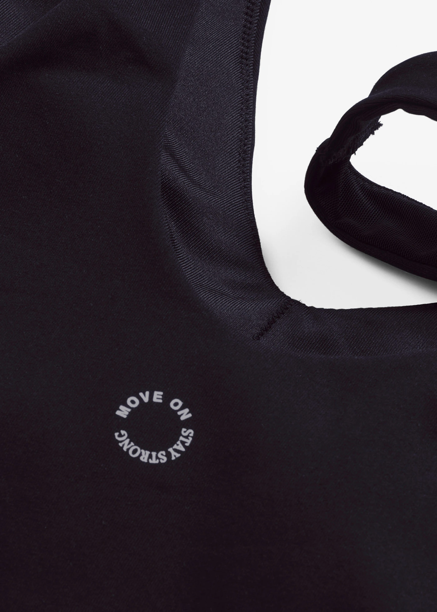 Top sportowy ze średnim stopniem podtrzymywania, o bawełnianej fakturze • czarny • sklep bonprix