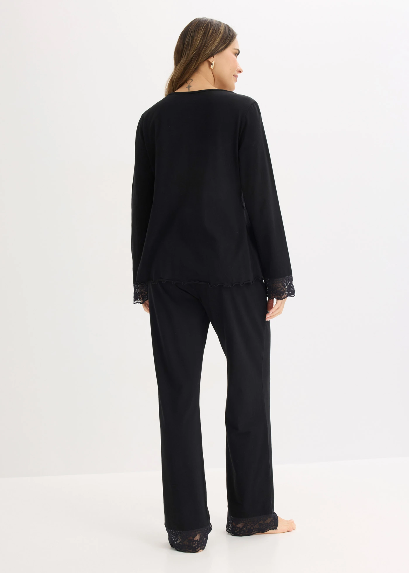 Pyjama à empiècement en dentelle • noir • Boutique bonprix