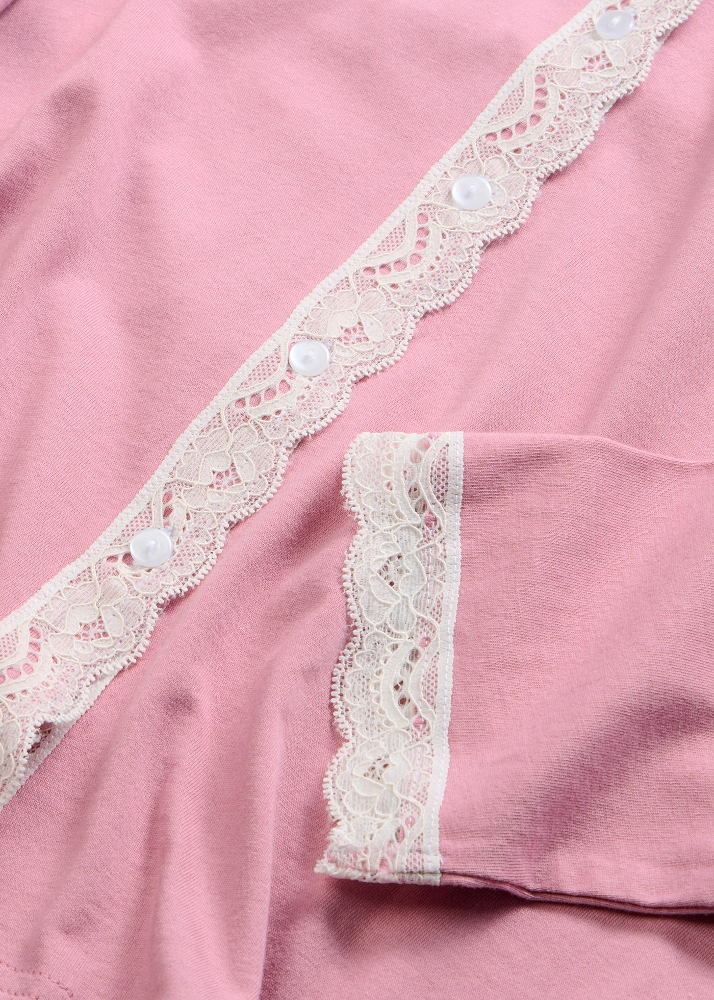 Pijama cu fentă cu nasturi • mov-maroniu-ecru • magazin bonprix