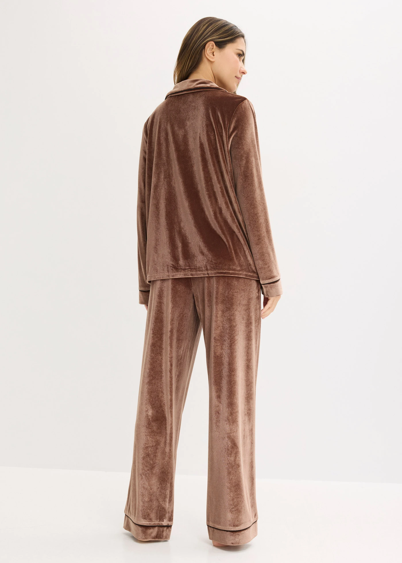 Fluwelen huispak • kastanjebruin • bonprix online shop