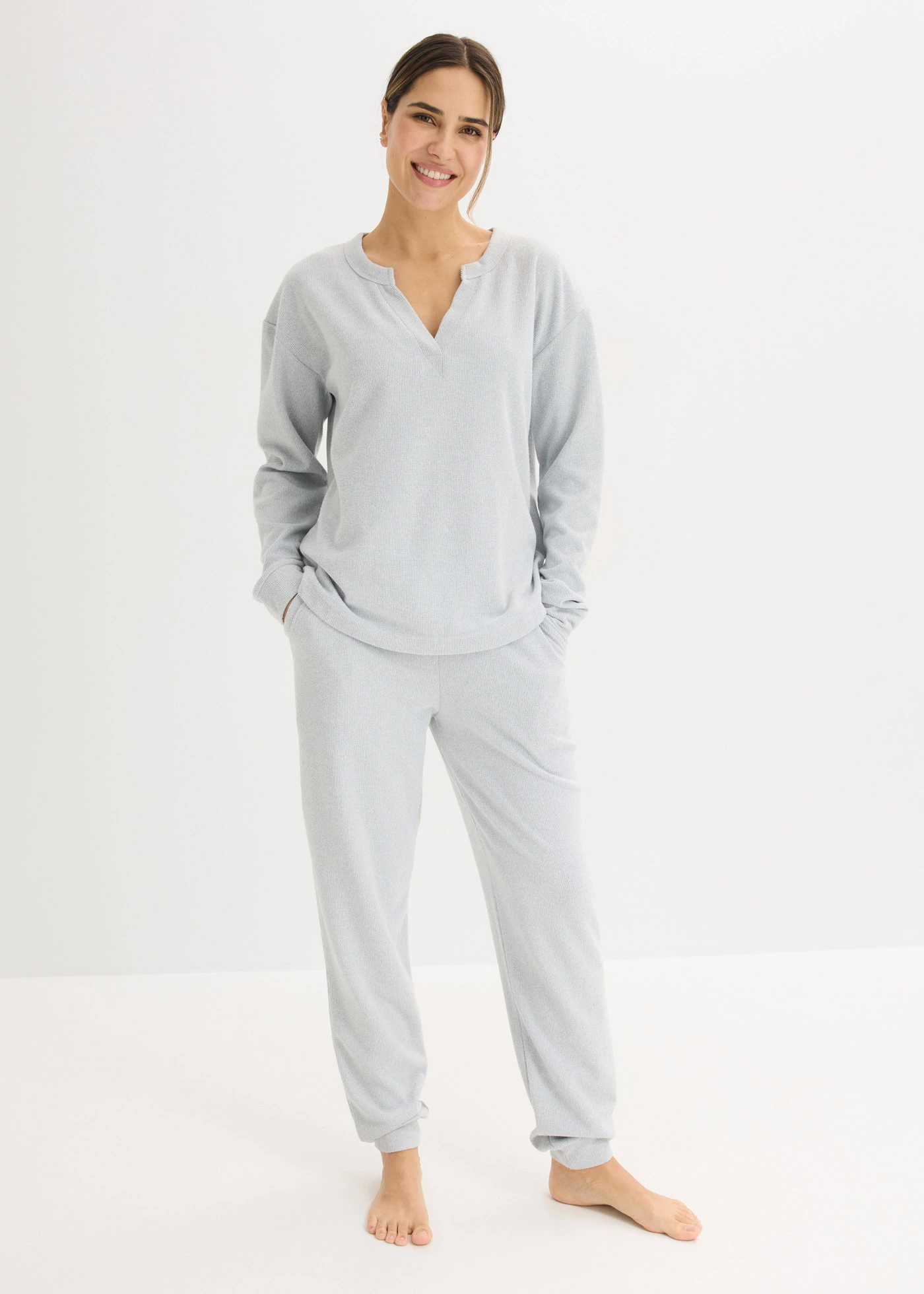 Costum de casă din jerse moale cu textură tip fagure • gri deschis melanj • magazin bonprix