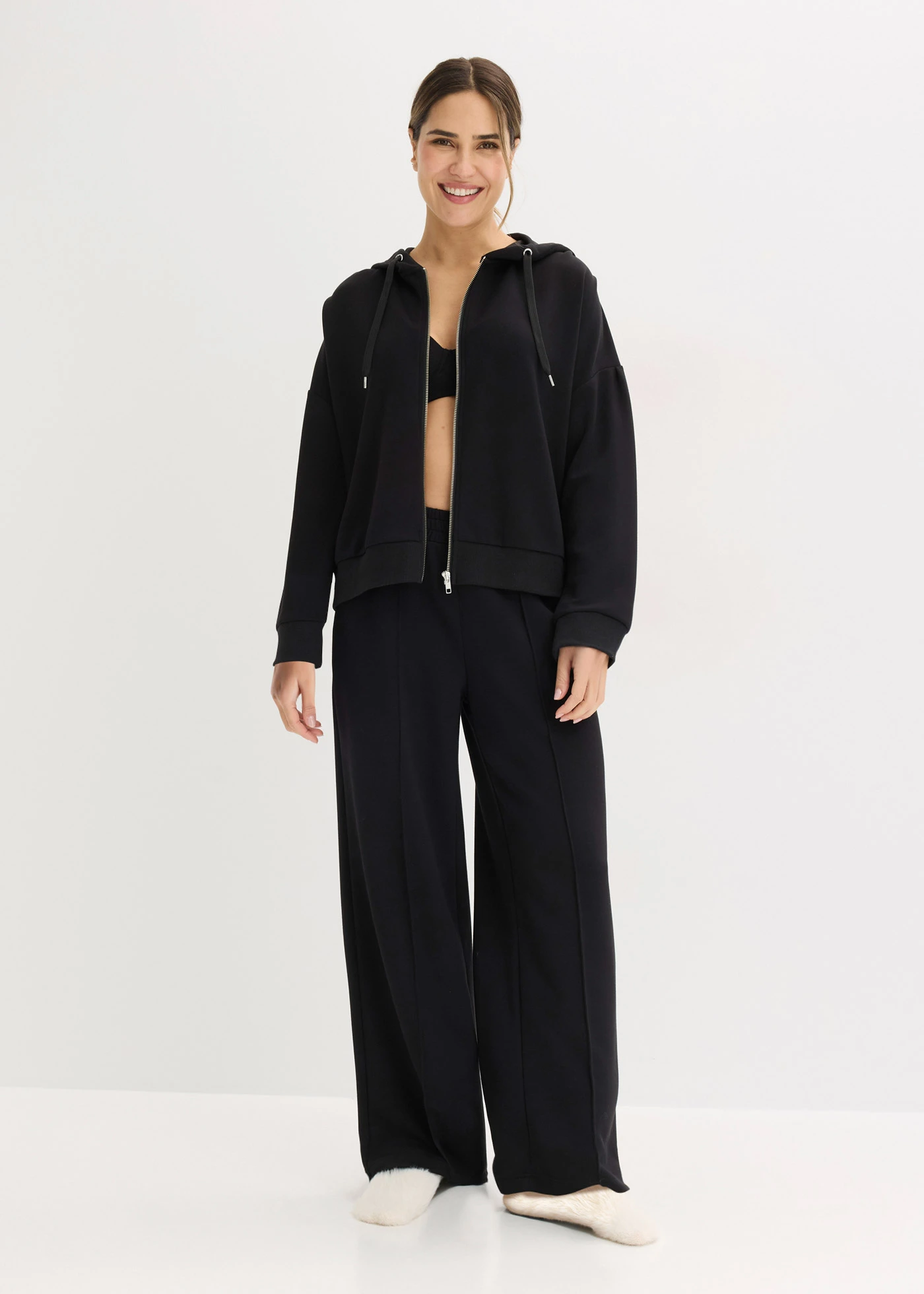 Costum de casă din material tip scuba • negru • magazin bonprix