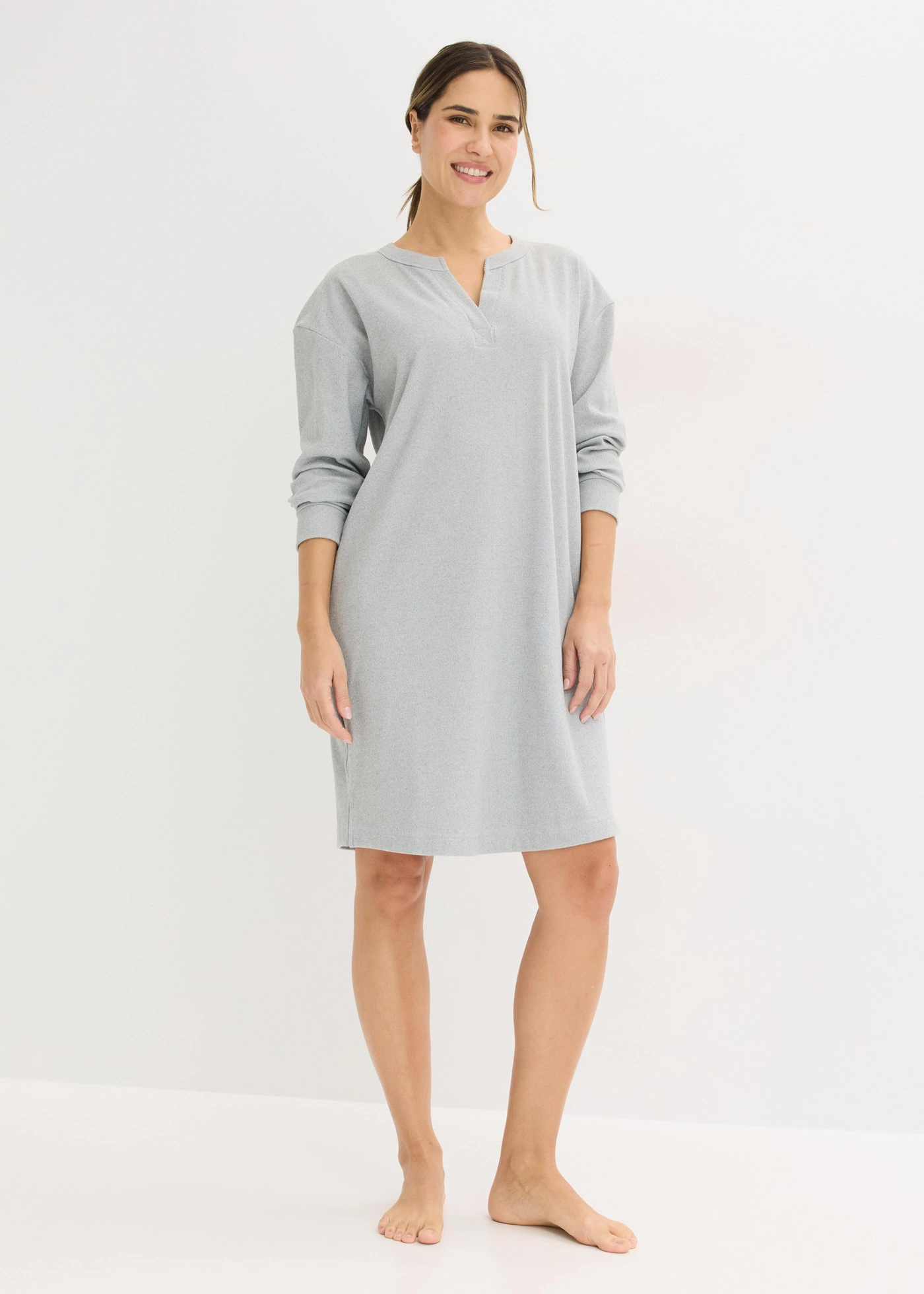 Robe d’intérieur en douce maille côtelée • gris chiné • Boutique bonprix