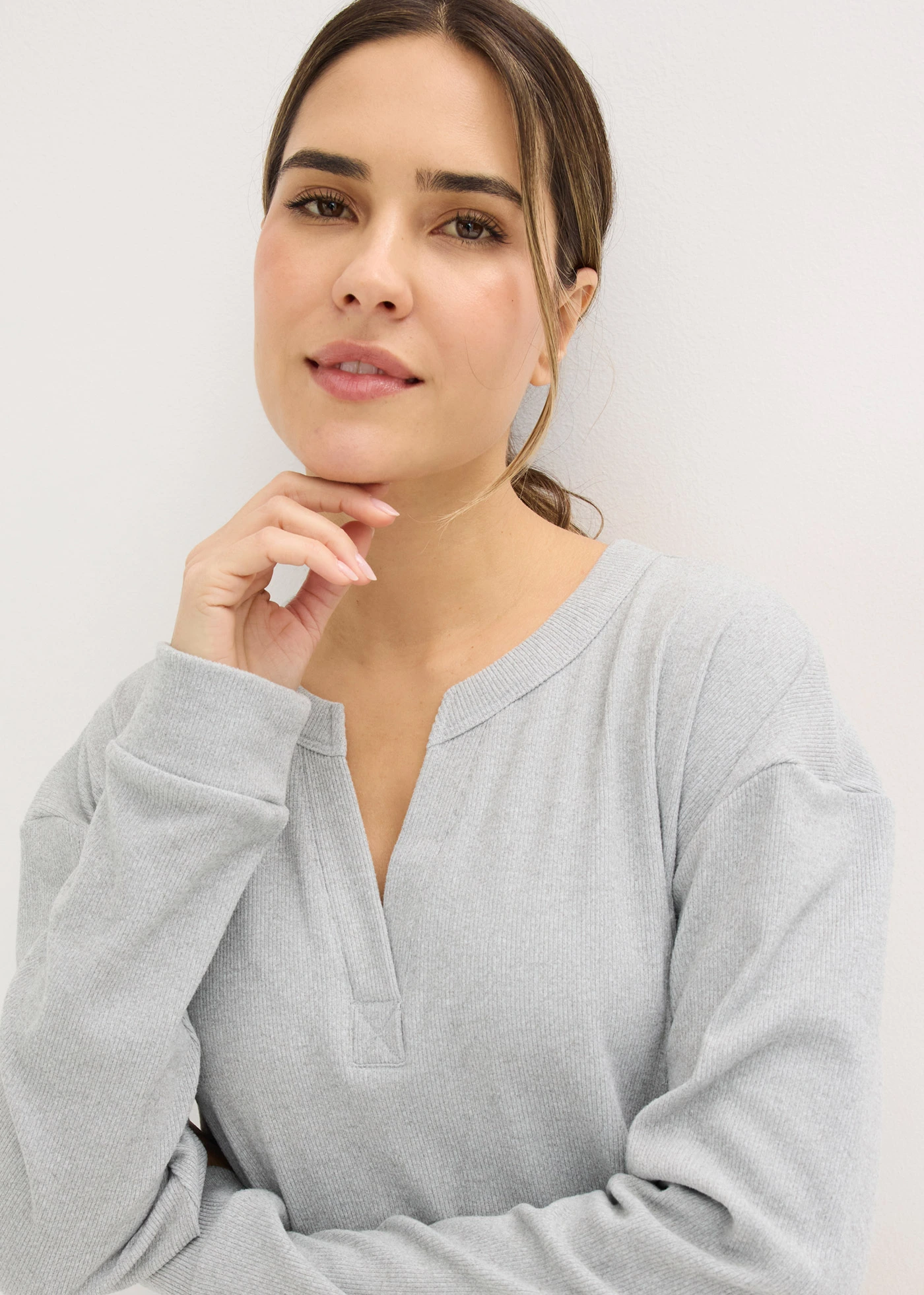 Rochie de casă din material moale, ripsat • gri melanj • magazin bonprix