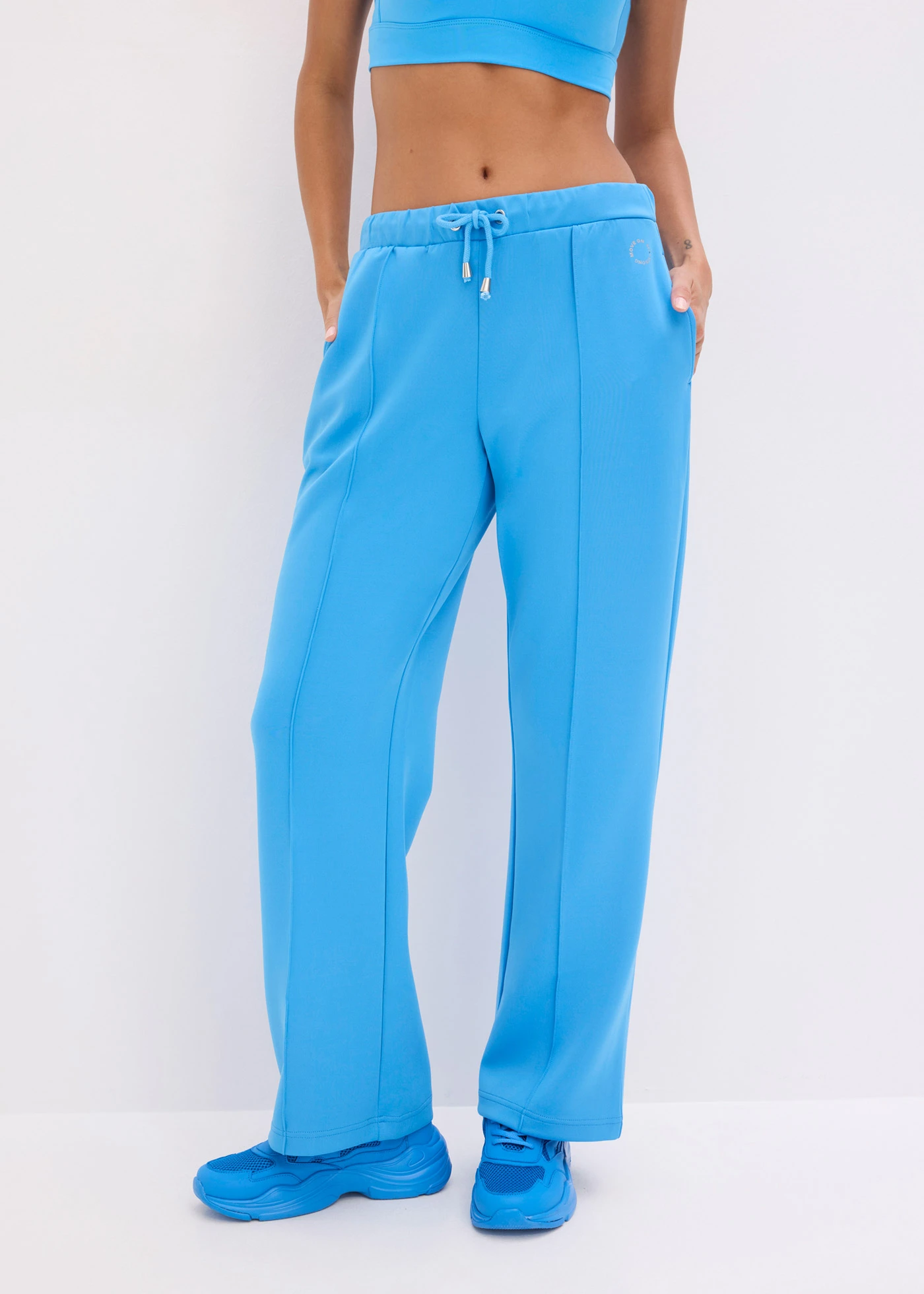 Pantaloni sport cu cusături decorative • albastru briliant • magazin bonprix