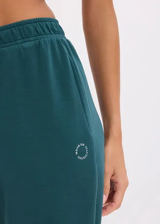 Sportnadrág modállal, ultra puha • olajzöld • bonprix áruház