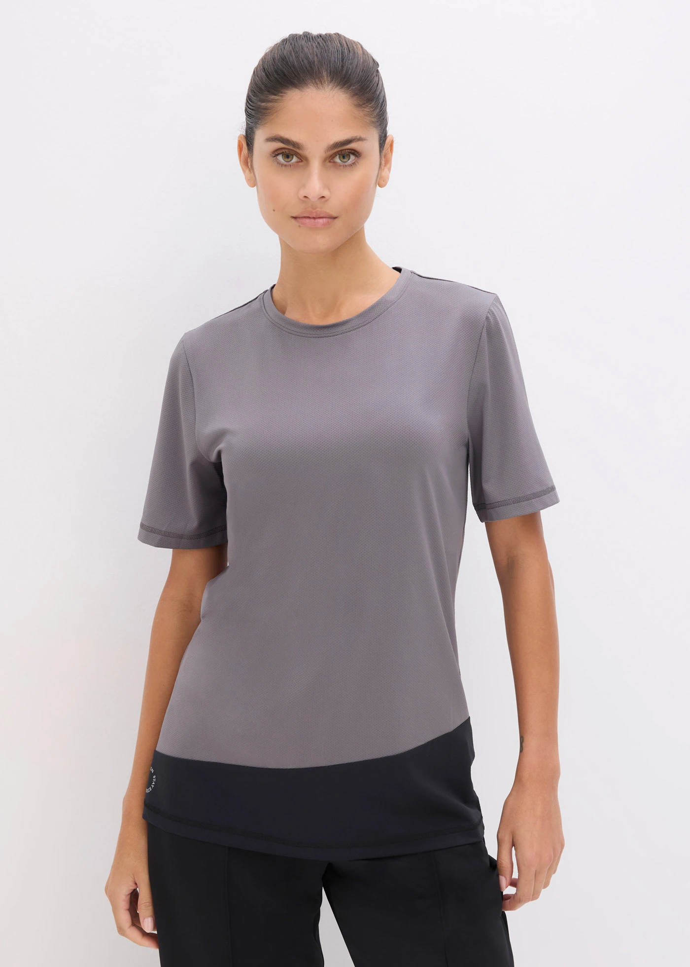 Bluză sport cu aspect texturat • gri-granit-negru • magazin bonprix