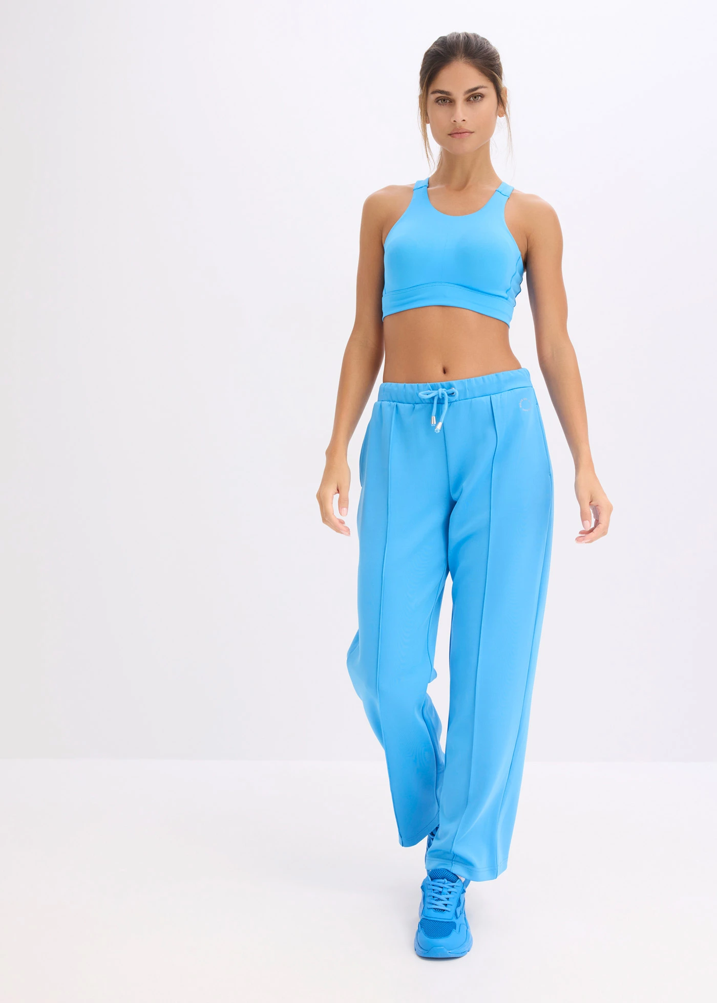 Sutien sport cu racerback, oferă susținere ușoară • albastru briliant • magazin bonprix