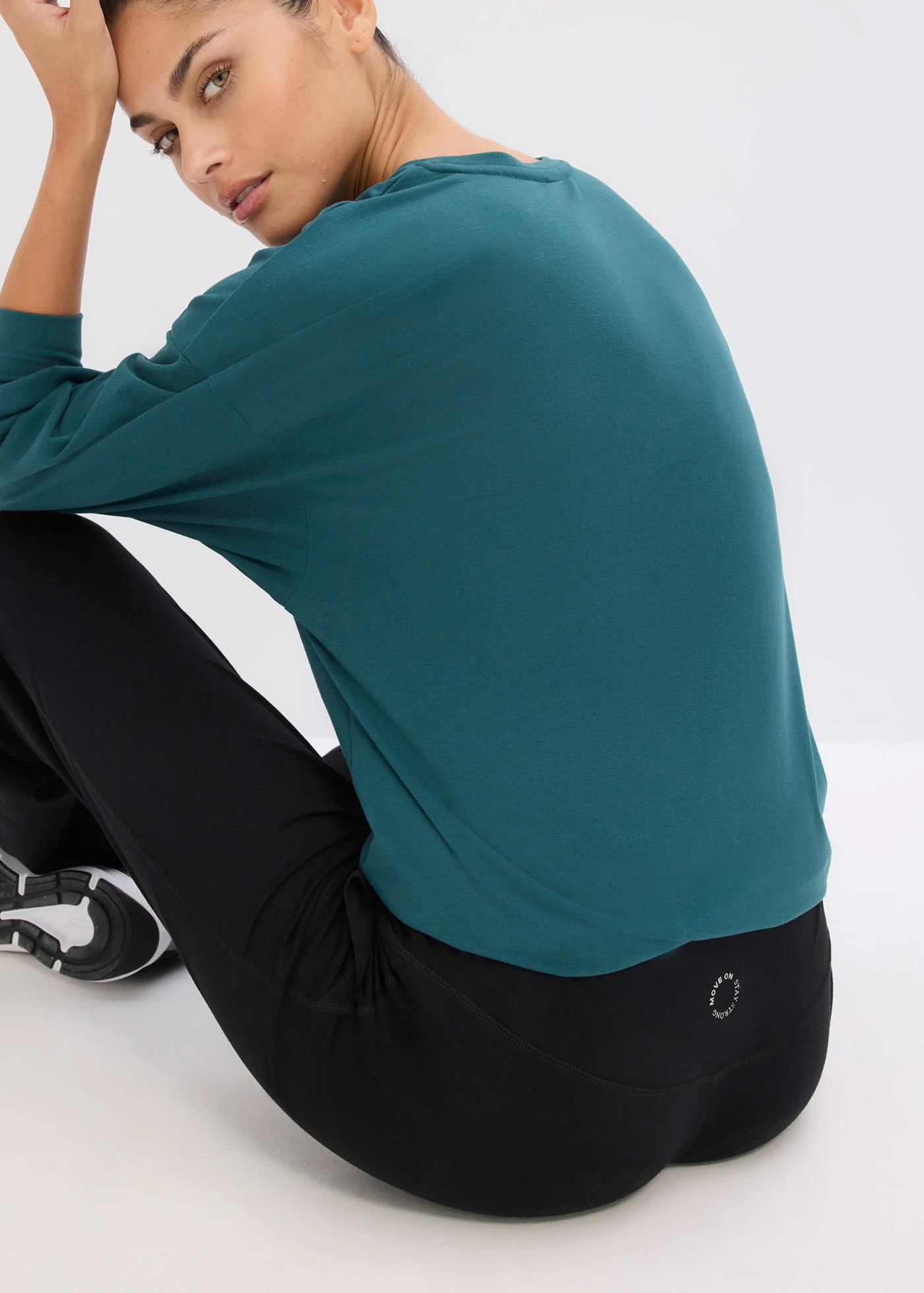 Pantaloni sport cu buzunare, cu uscare rapidă • negru • magazin bonprix