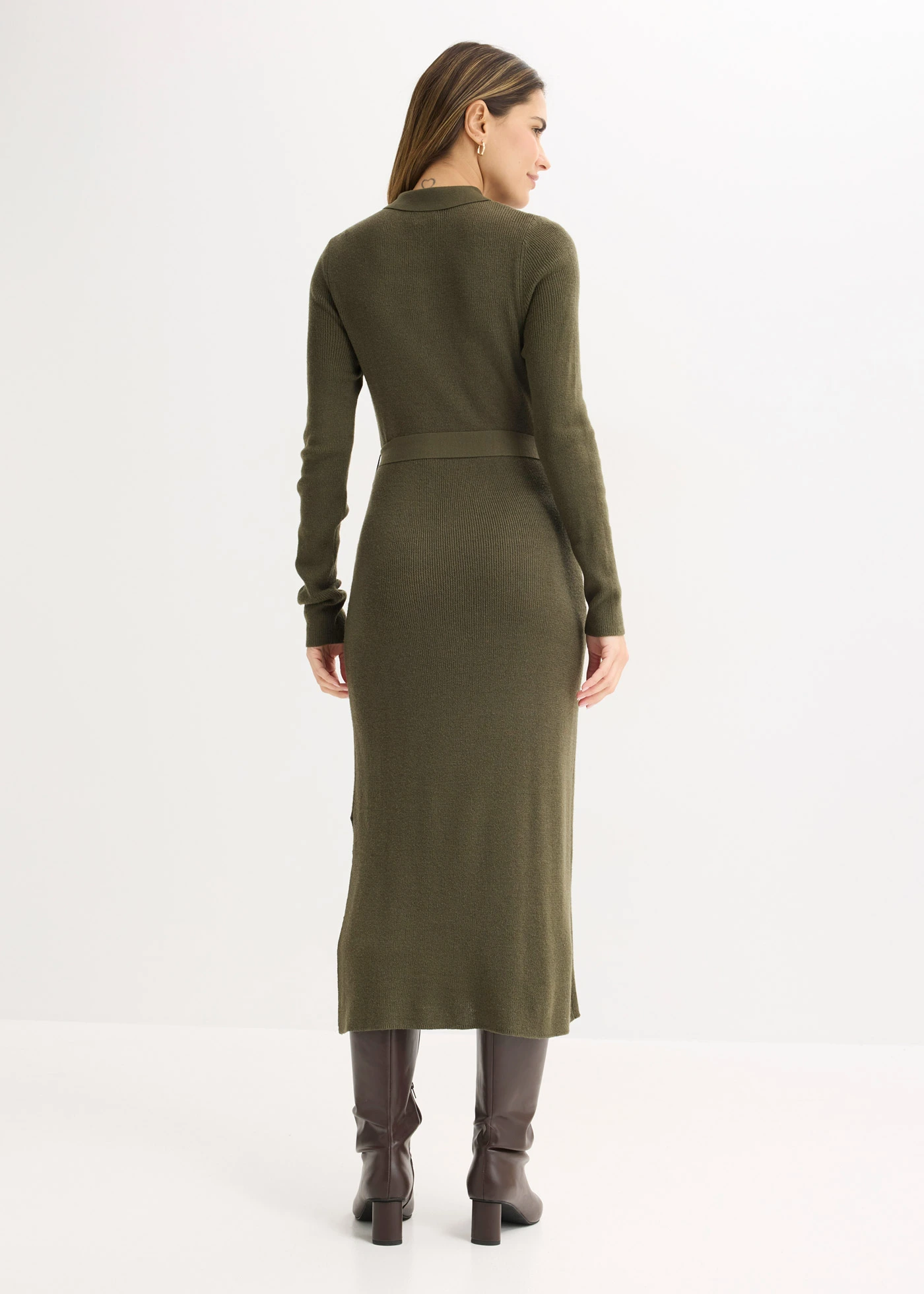 Rochie tricotată din material cu viscoză • oliv închis • magazin bonprix