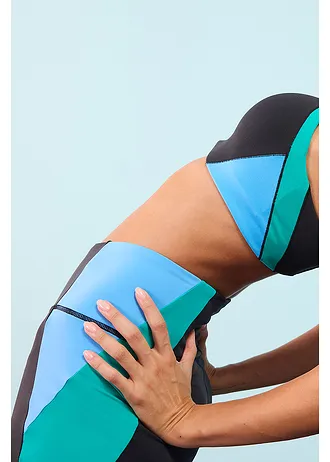 Kipárnázott sport melltartó közepes tartással • fekete-smaragd-brilliánskék • bonprix áruház