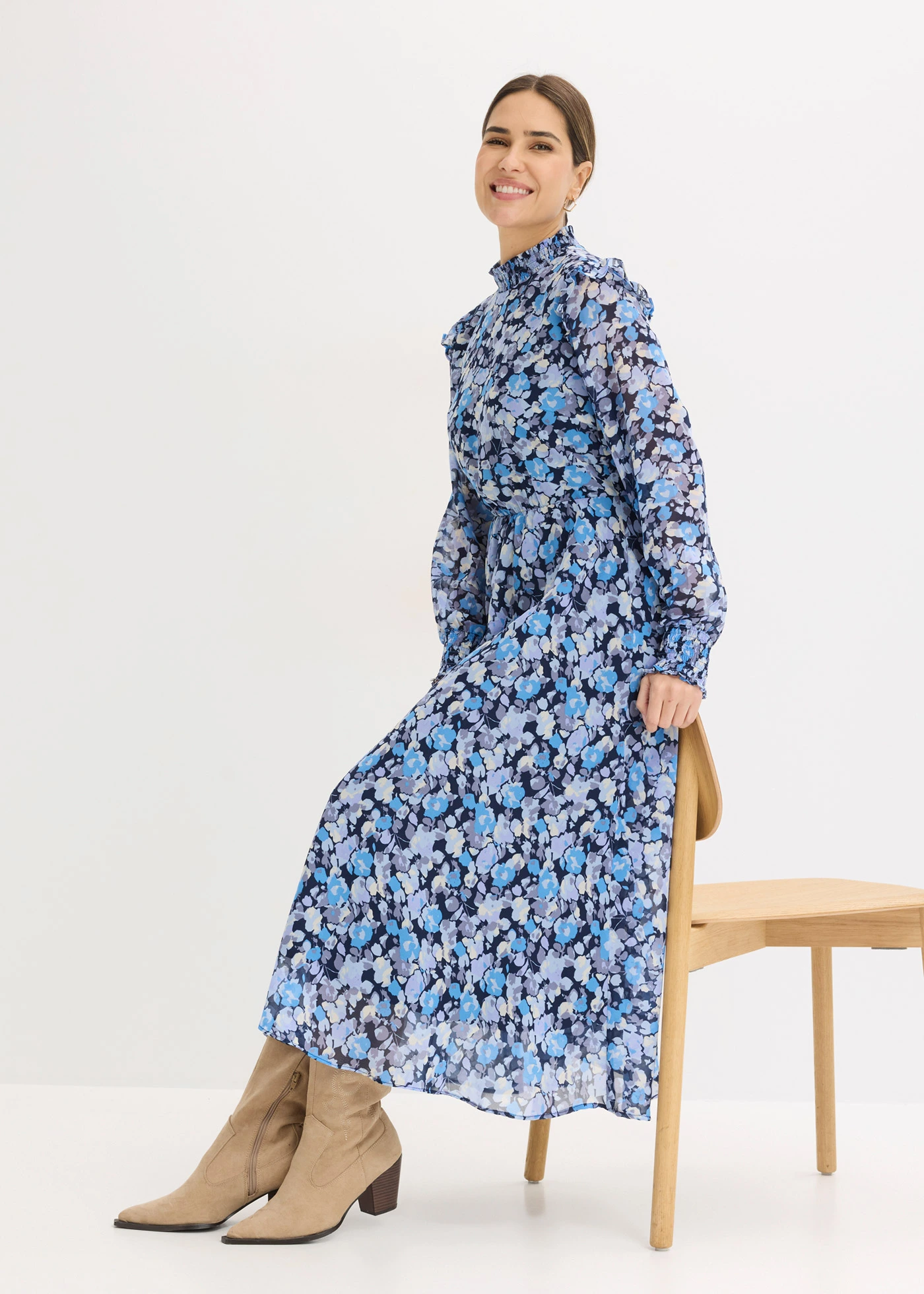 Sukienka z szyfonu ze stójką • niebieski • sklep bonprix