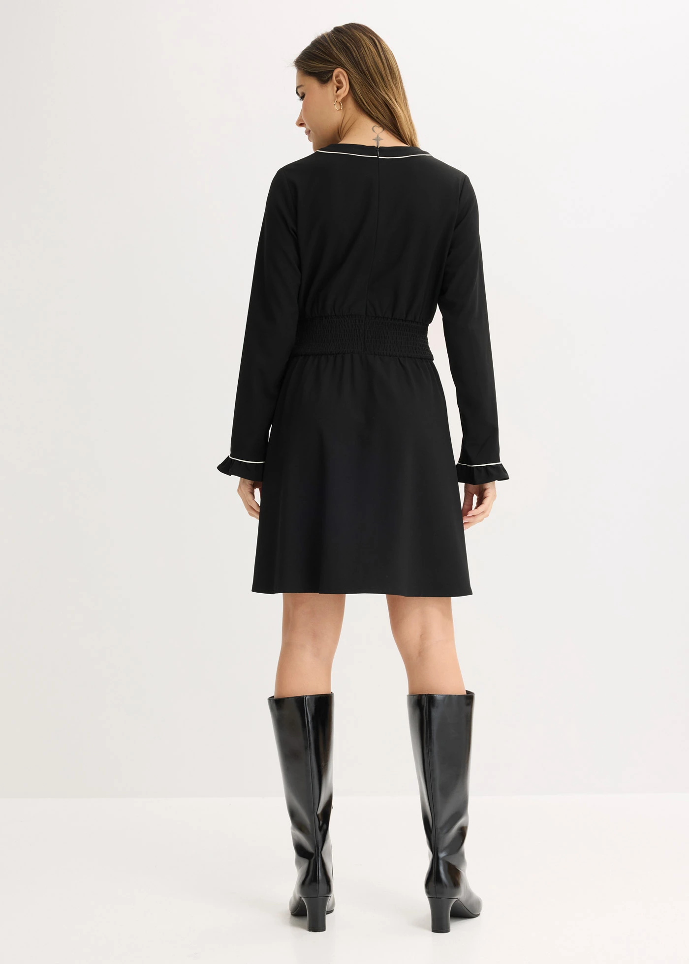 Robe avec ruchés • noir-écru • Boutique bonprix