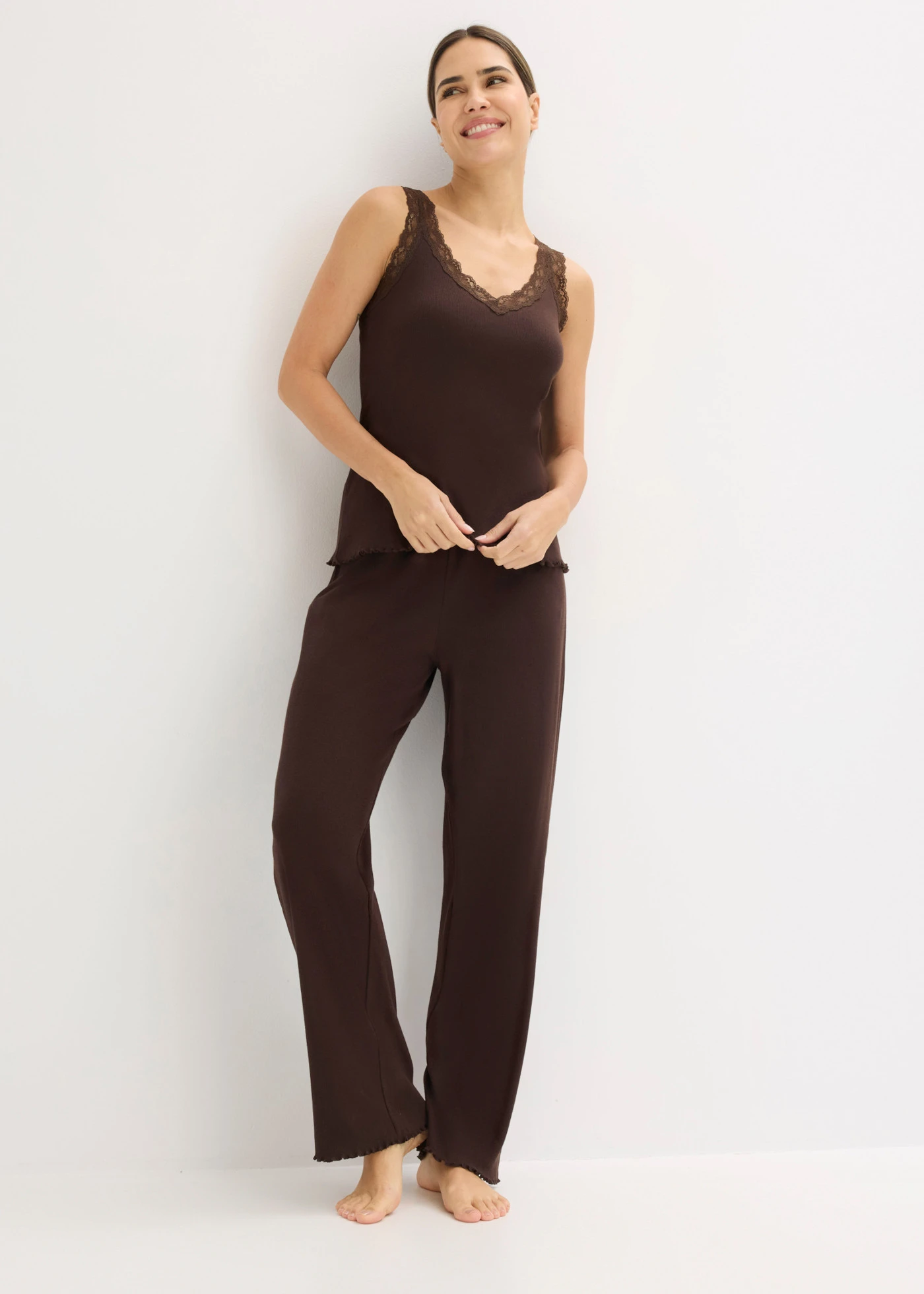 Pijama din material ripsat cu top din dantelă • maro închis • magazin bonprix