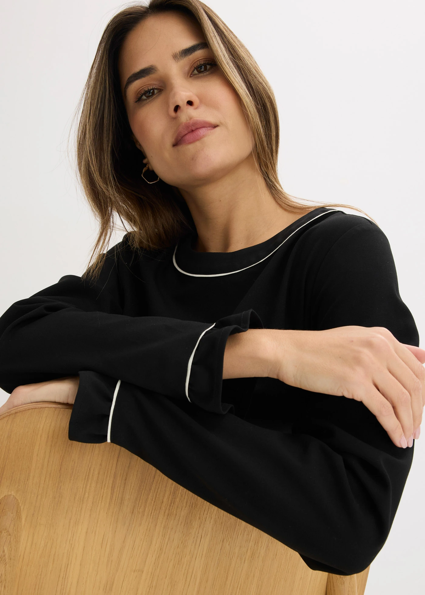 Robe avec ruchés • noir-écru • Boutique bonprix