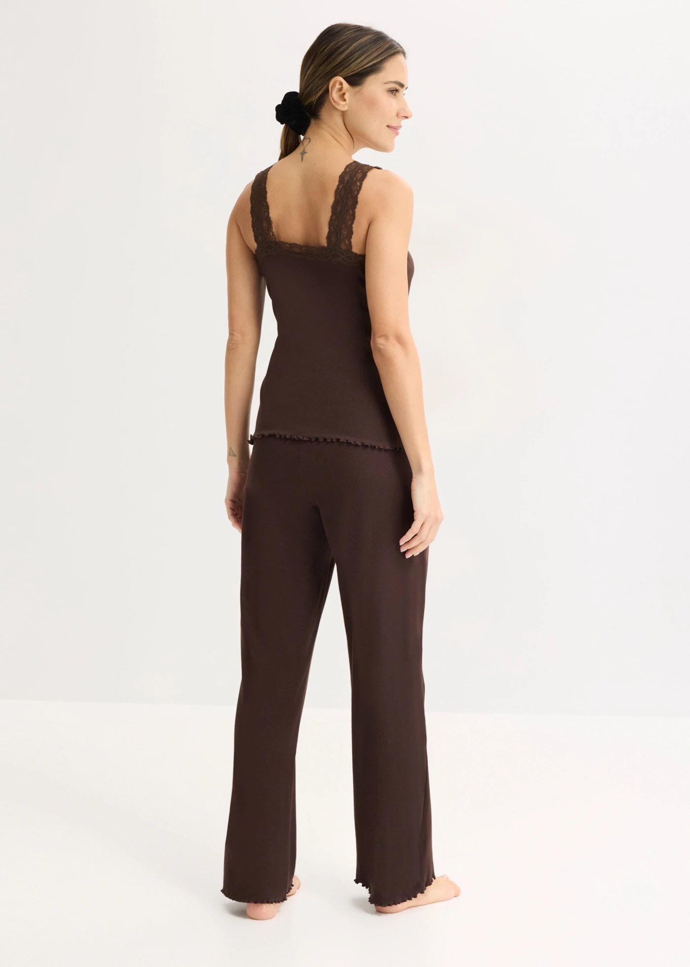 Pijama din material ripsat cu top din dantelă • maro închis • magazin bonprix