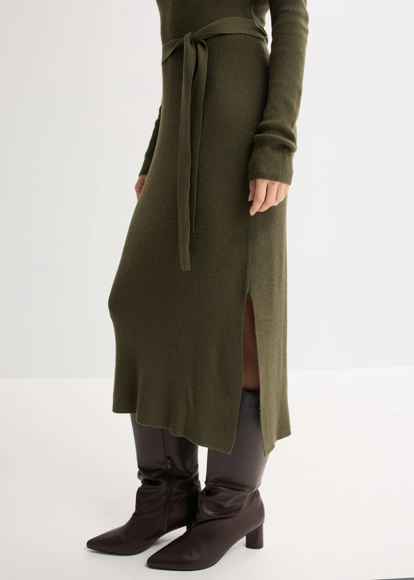 Kötött bordás ruha viszkóz keverékből • sötét olívazöld • bonprix áruház