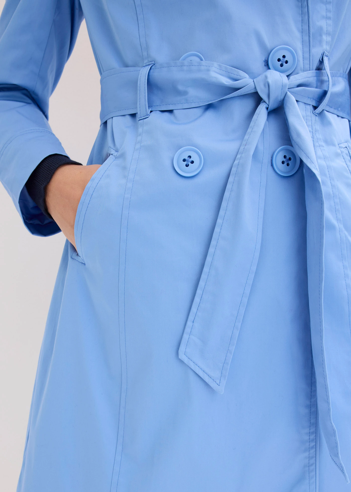 Trenchcoat van katoen • middenblauw • bonprix online shop